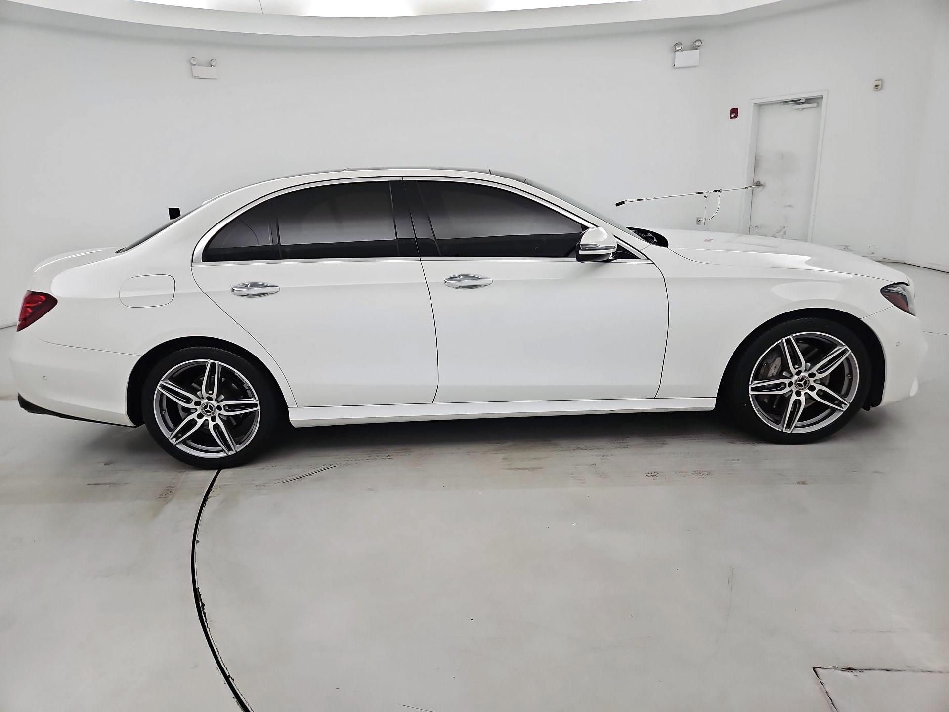 Thumbnail: 2018 Mercedes-Benz E-Class - 4