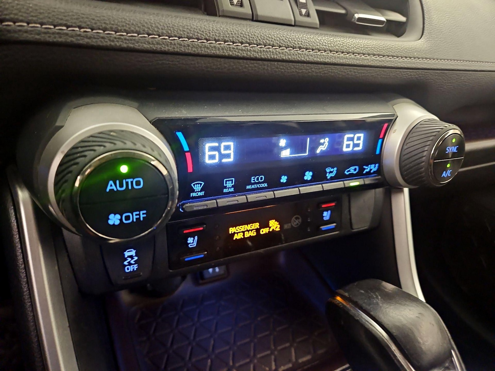 2019 Toyota RAV4 Limited - Photo 18