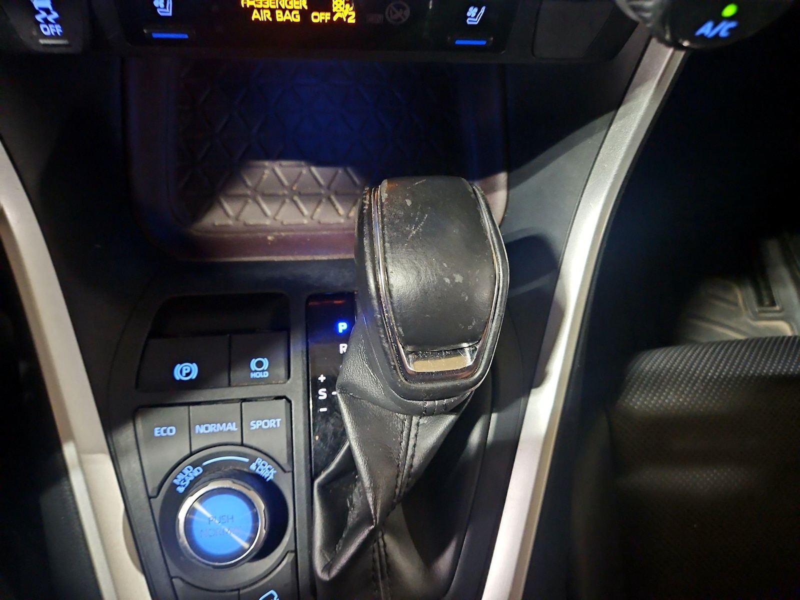 2019 Toyota RAV4 Limited - Photo 19