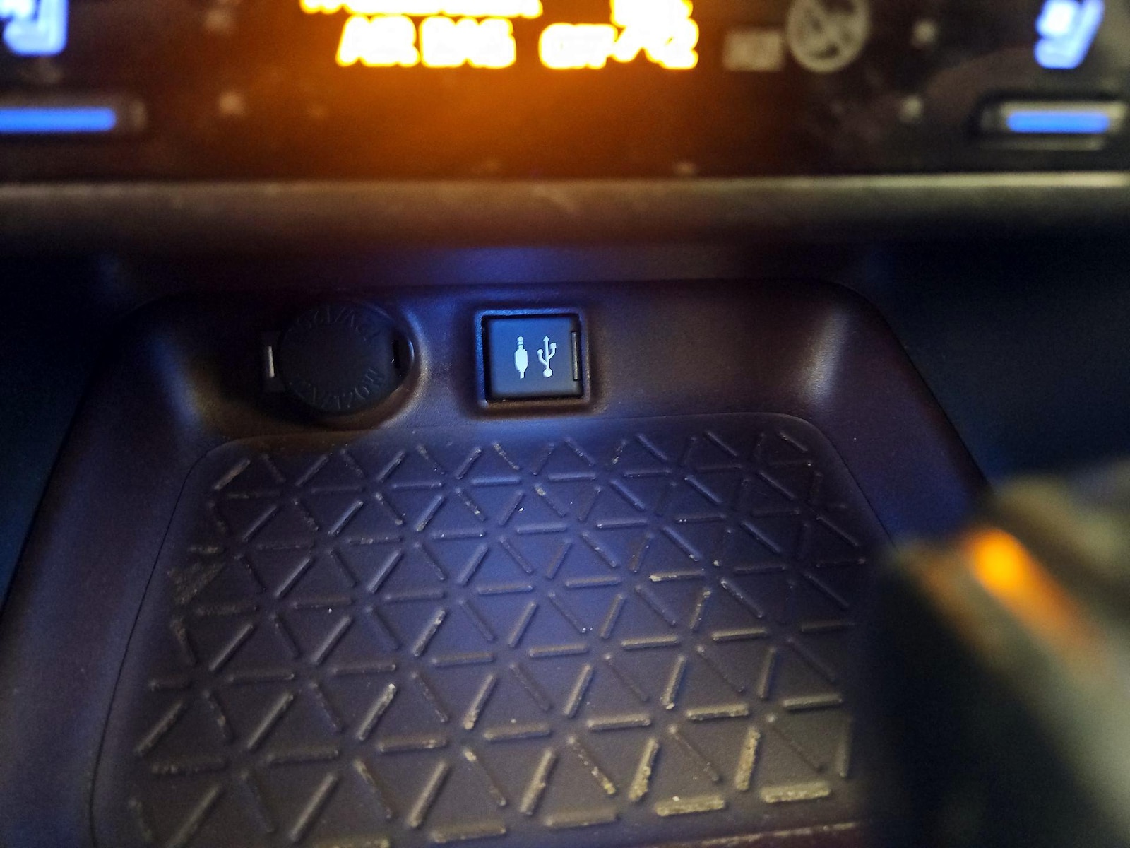 2019 Toyota RAV4 Limited - Photo 20