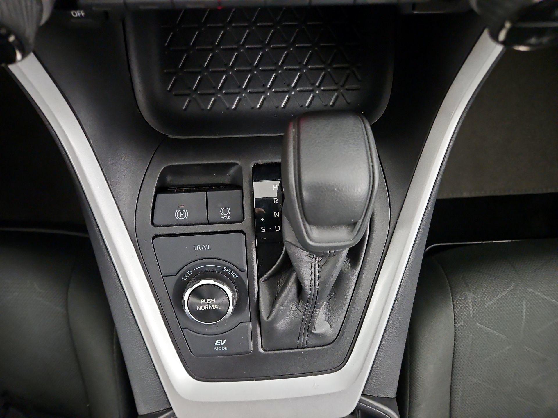Thumbnail: 2025 Toyota RAV4 - 15