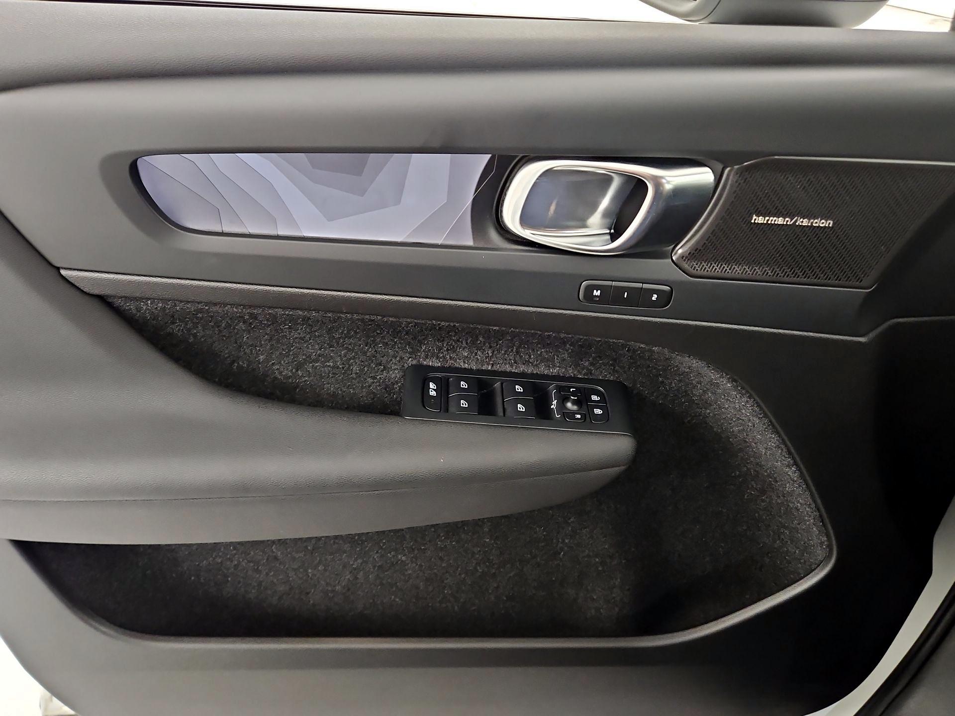 Thumbnail: 2023 Volvo C40 - 10