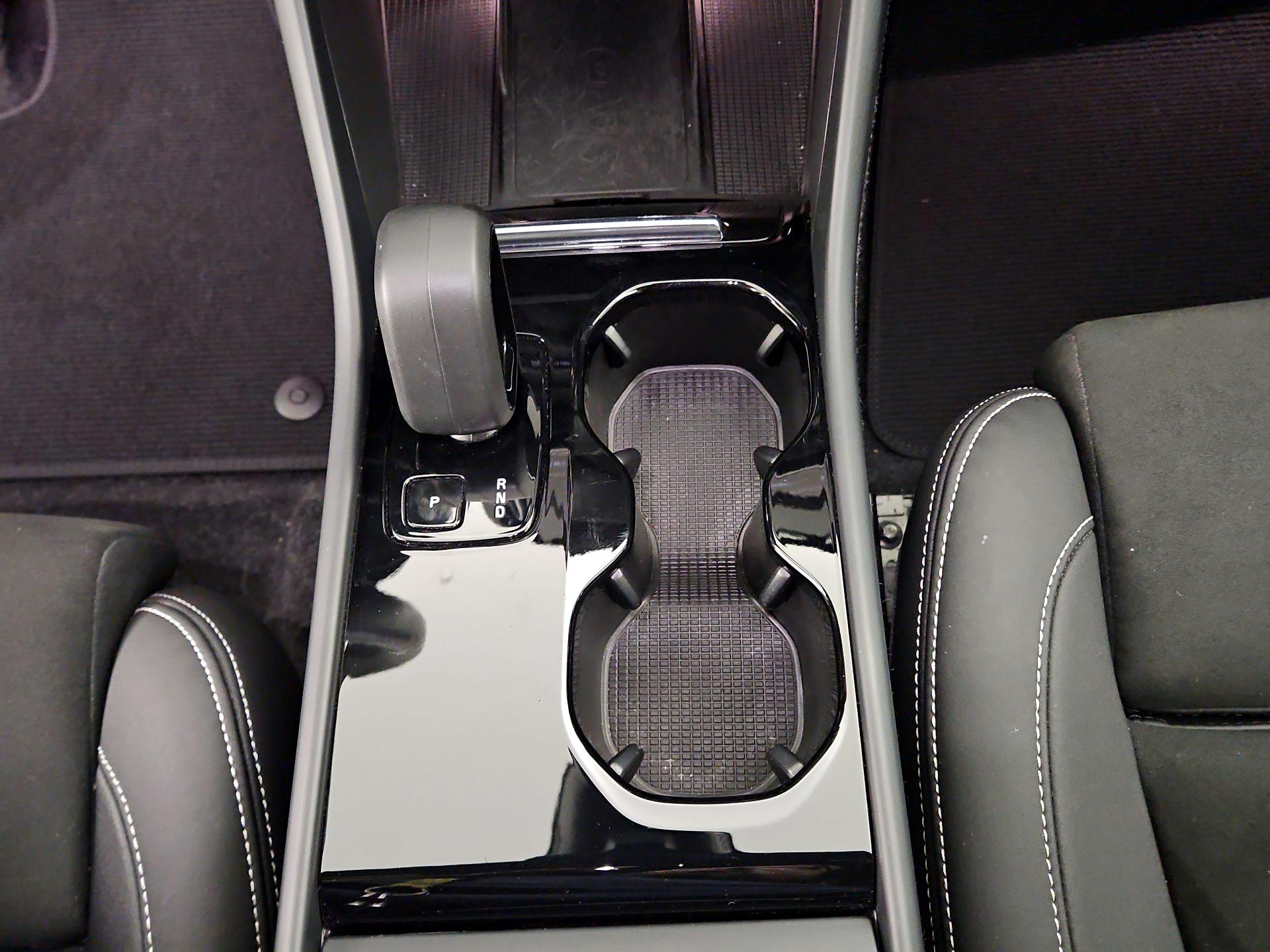 Thumbnail: 2023 Volvo C40 - 15