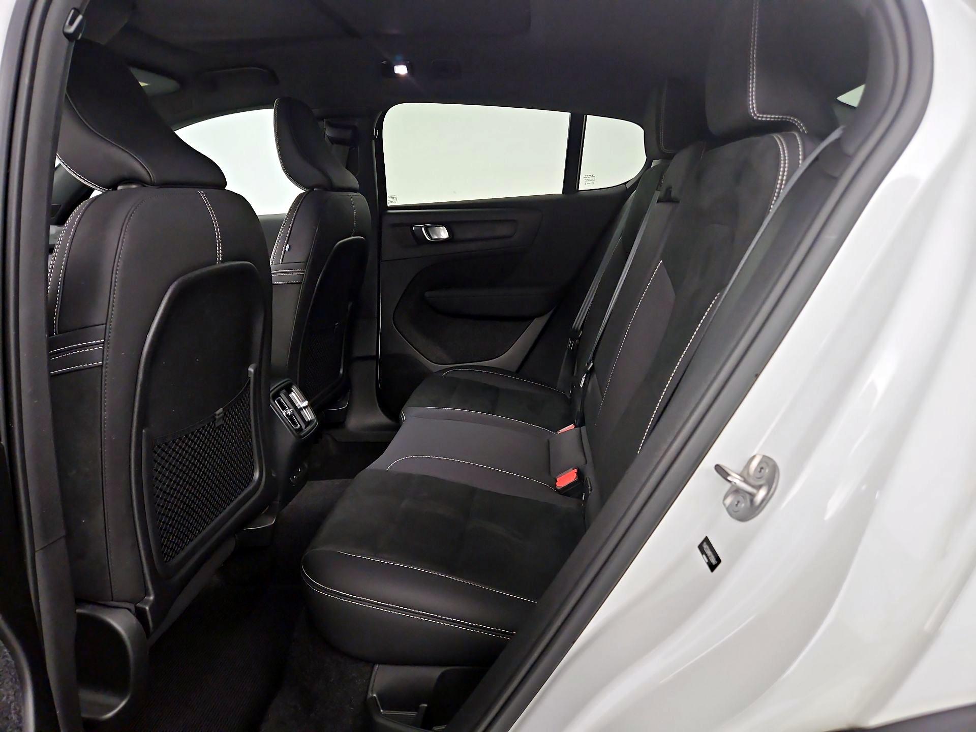 Thumbnail: 2023 Volvo C40 - 17