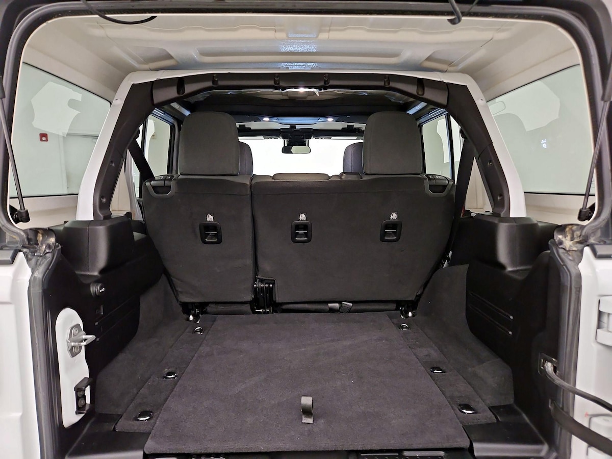 Trunk/Cargo (Seats Up)