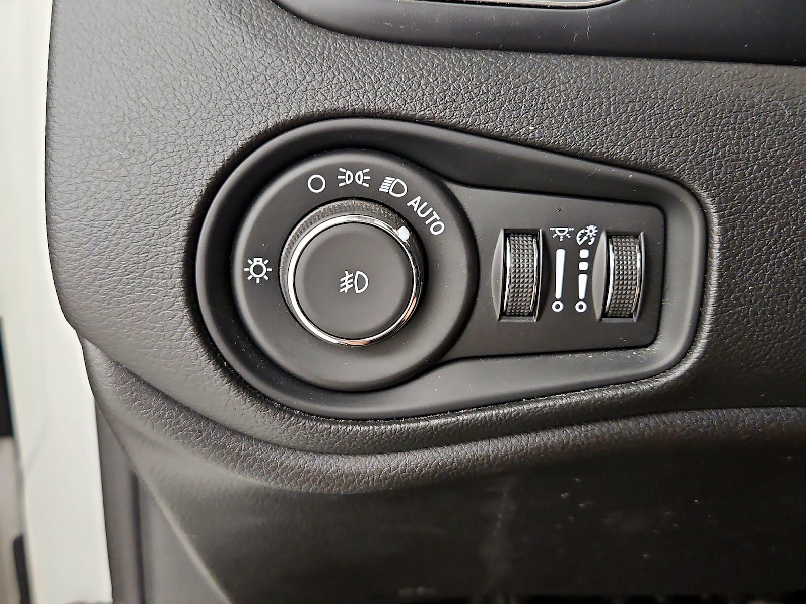 2023 Jeep Renegade Limited - Photo 14