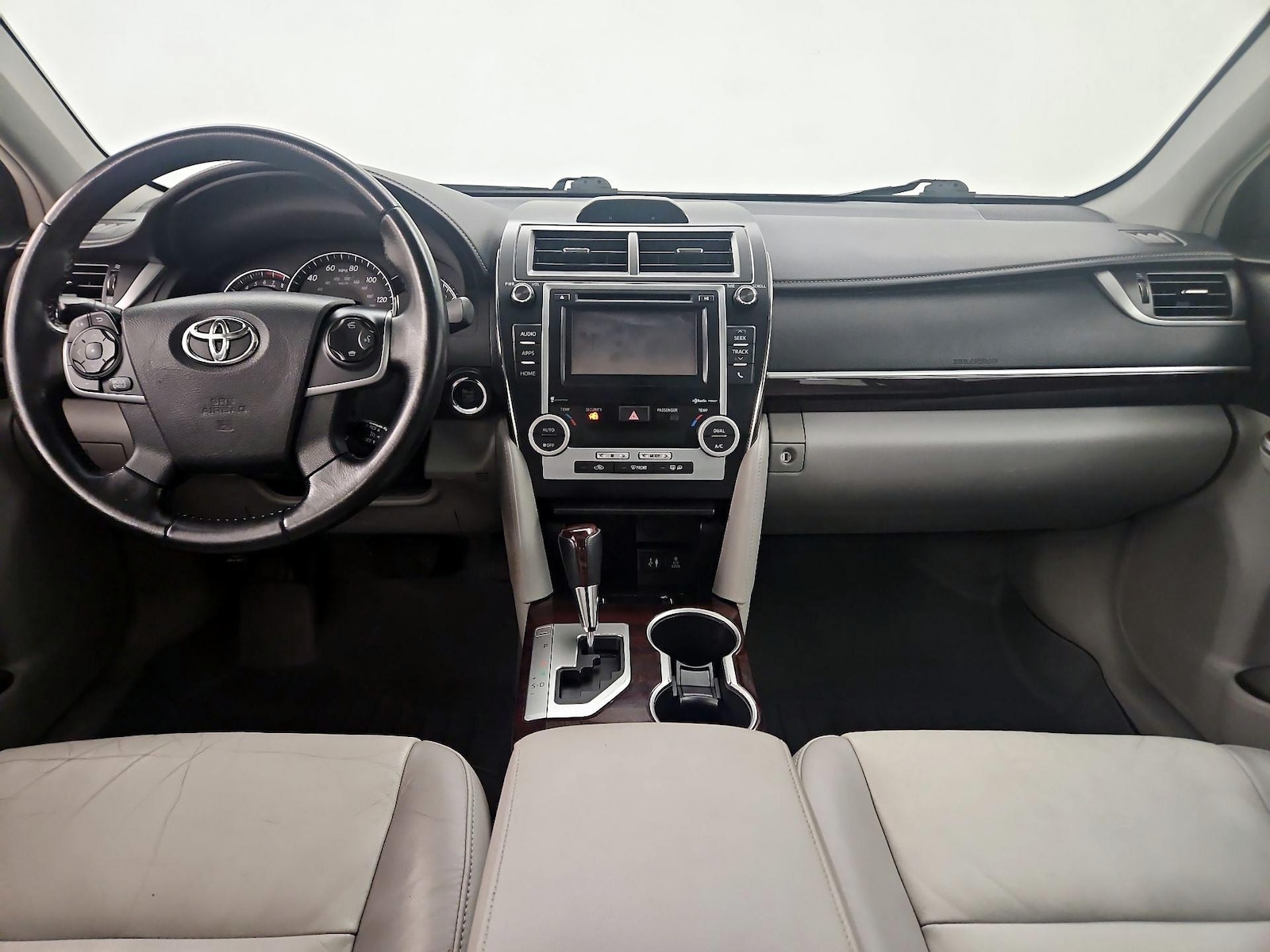 2014 Toyota Camry XLE - Photo 10