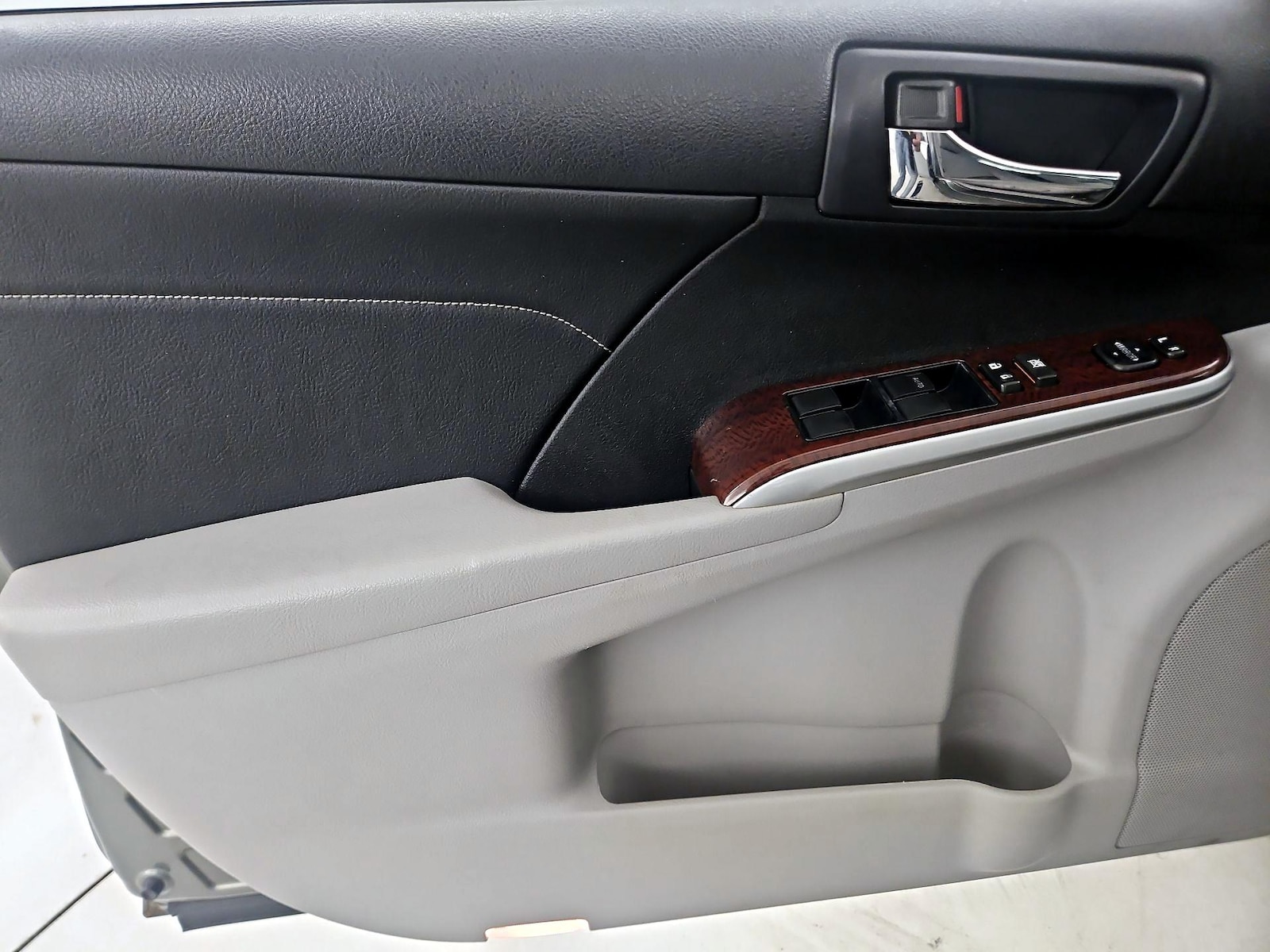 2014 Toyota Camry XLE - Photo 13