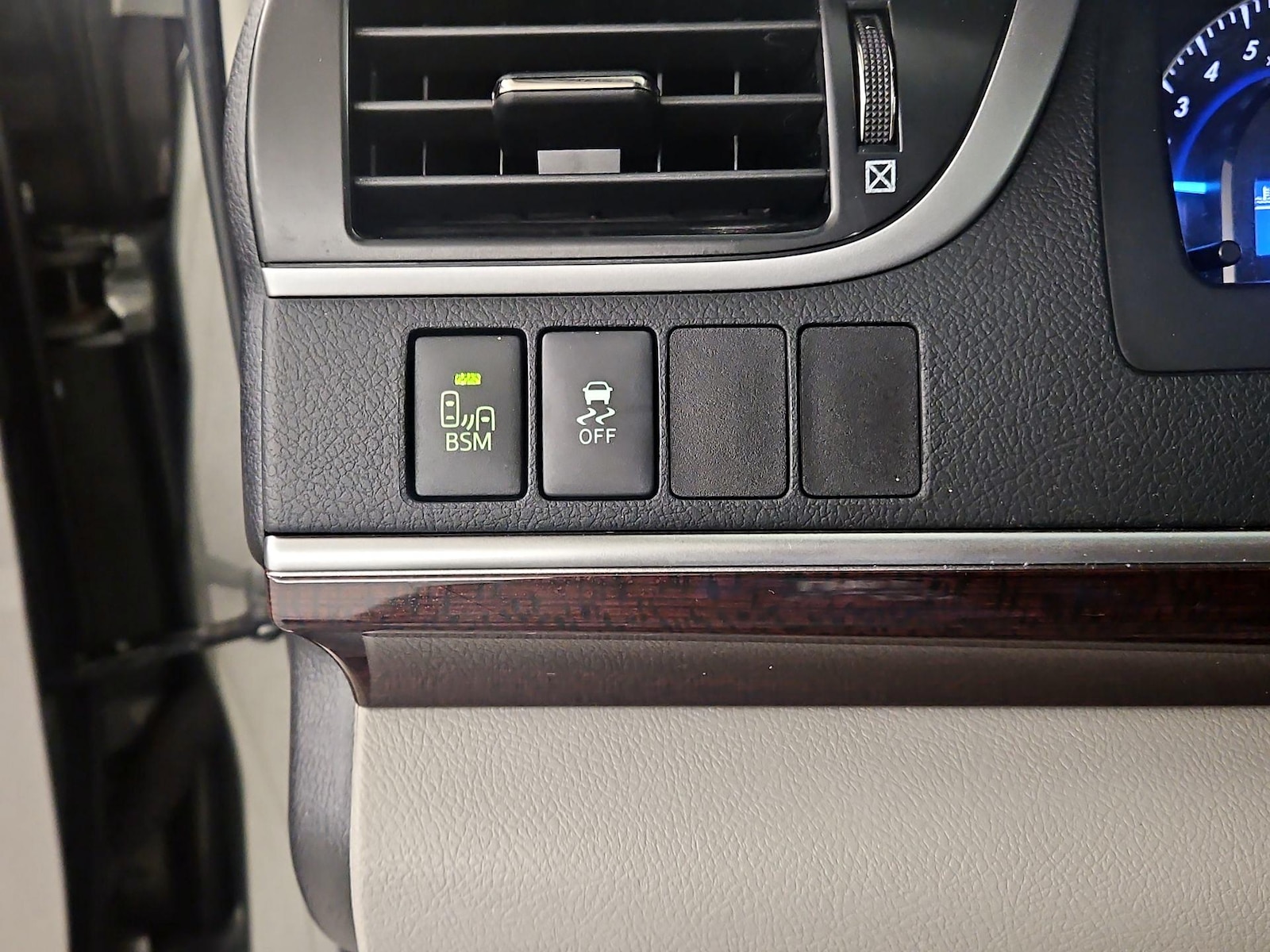 2014 Toyota Camry XLE - Photo 14
