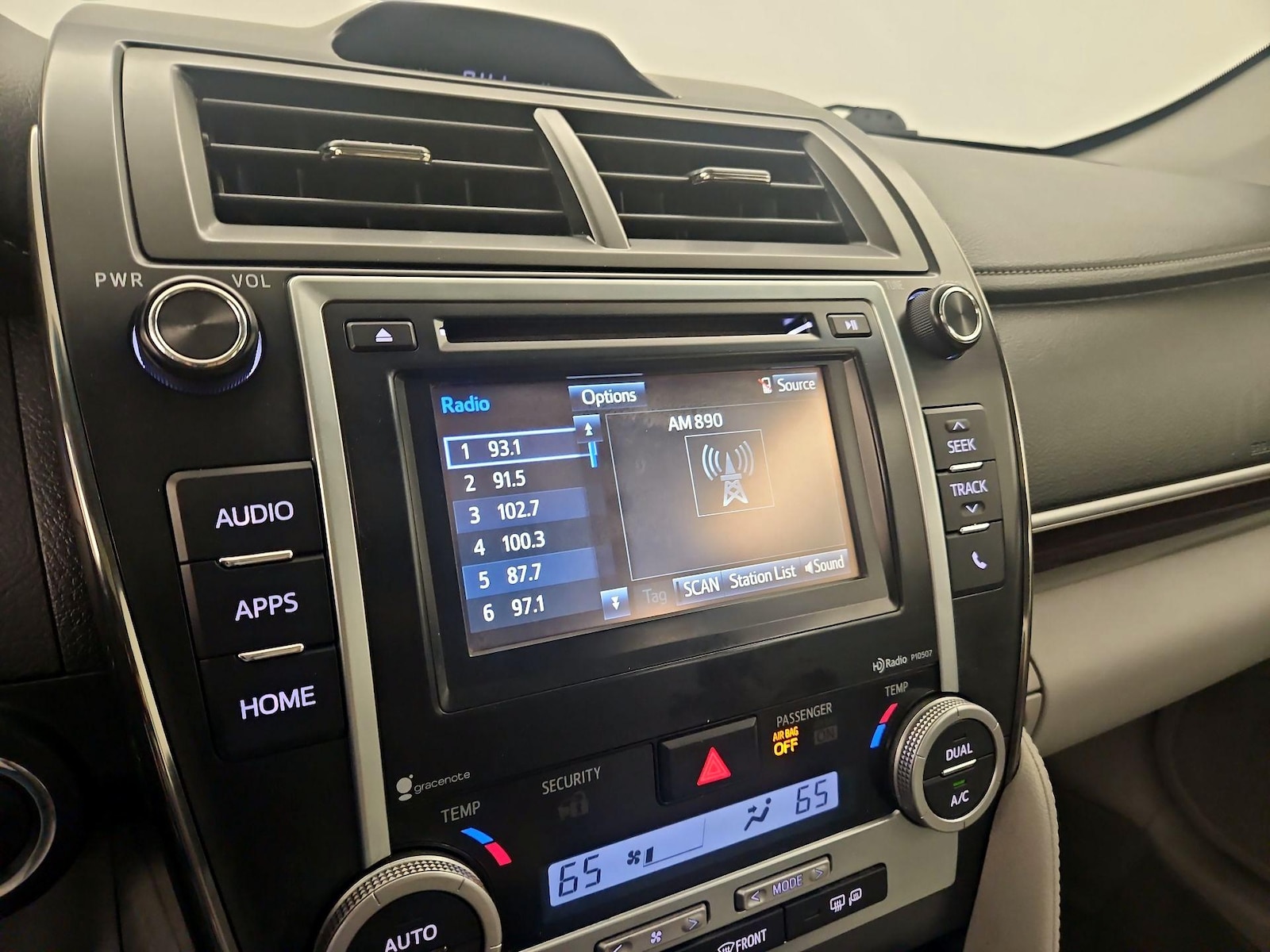2014 Toyota Camry XLE - Photo 16