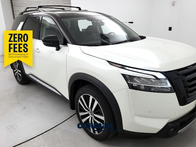 White 2024 Nissan Pathfinder SUV / Crossover All-Wheel Drive Automatic