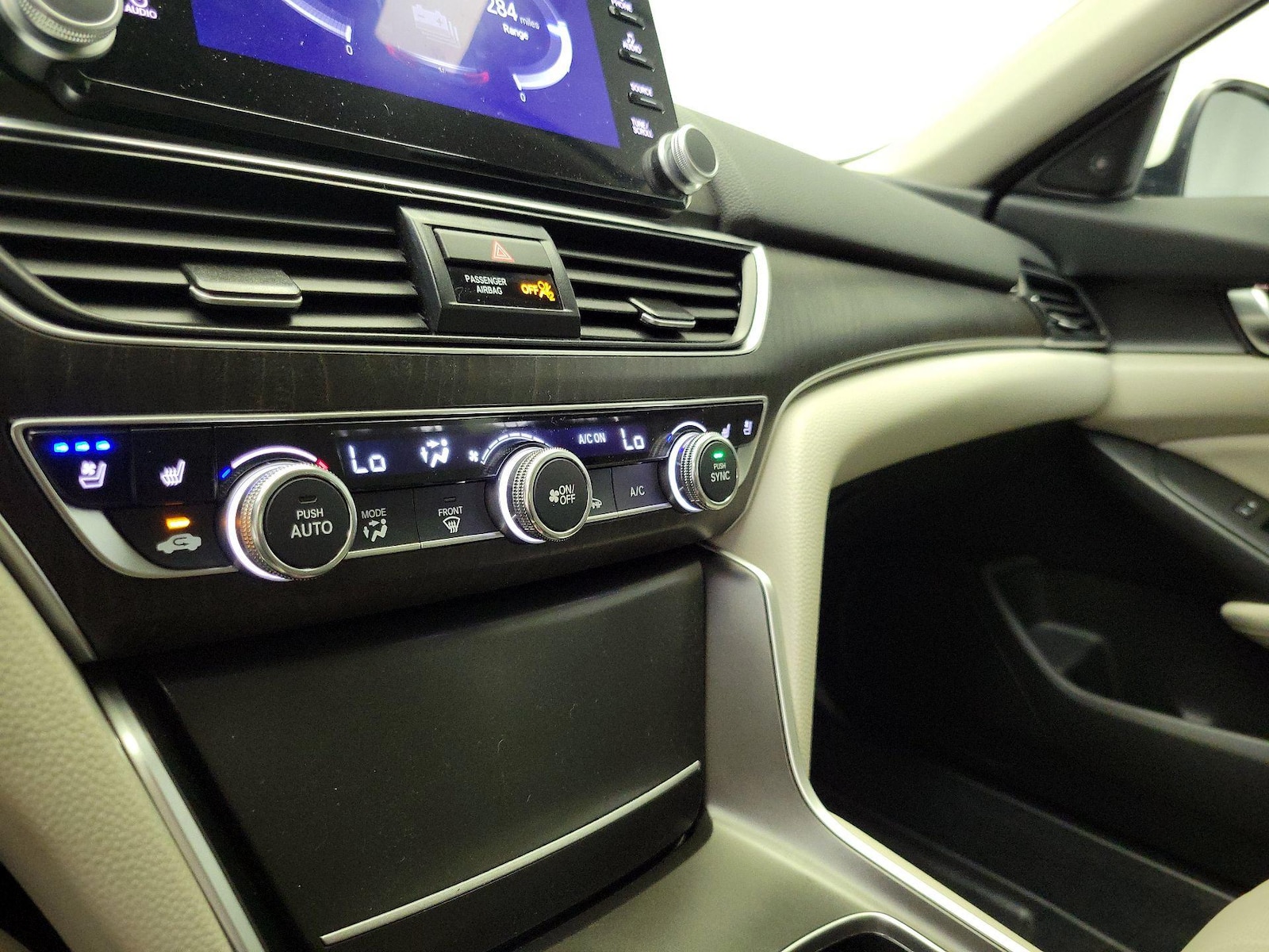 2022 Honda Accord Hybrid Touring - Photo 18