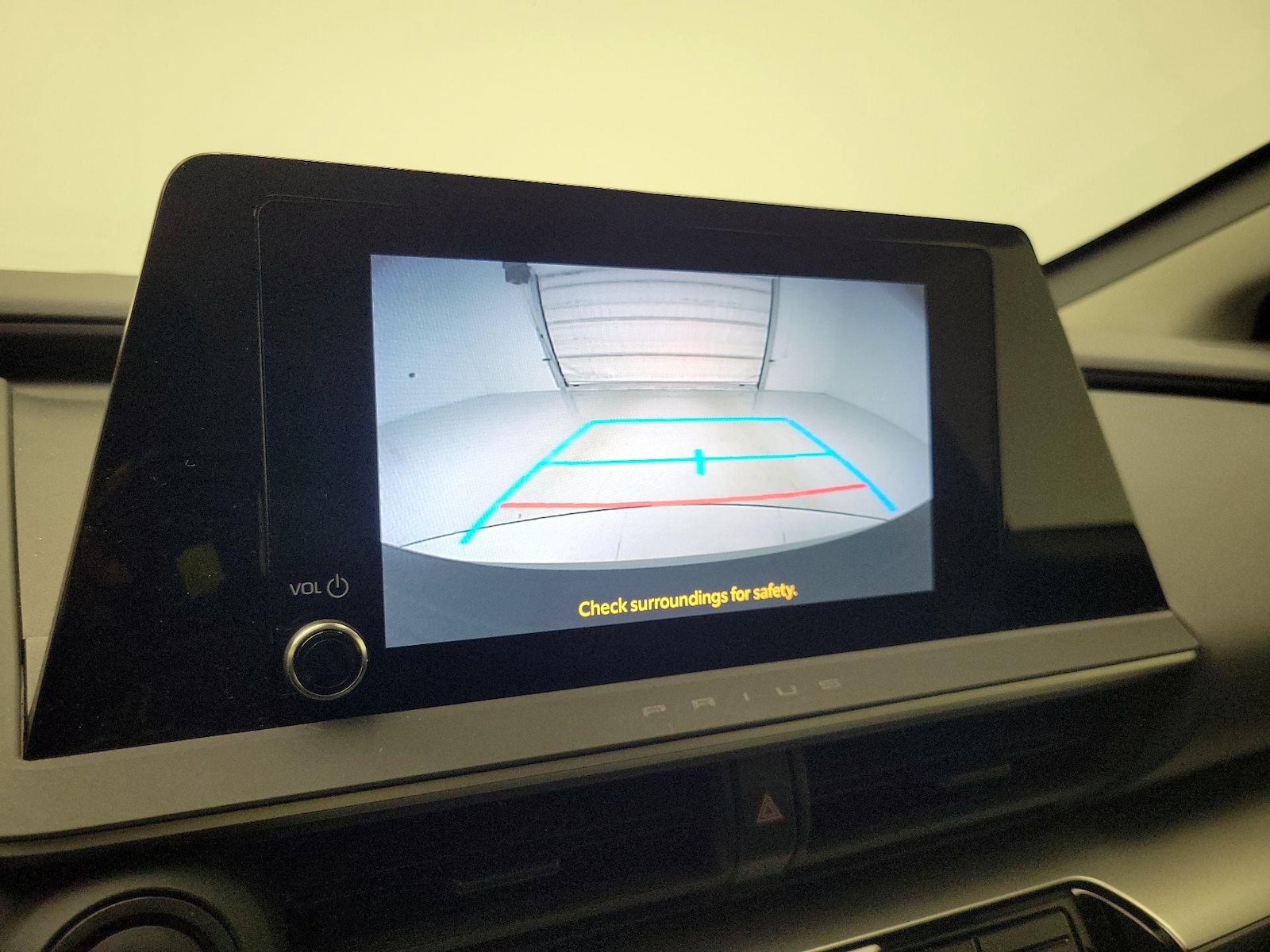 2025 Toyota Prius LE - Photo 15