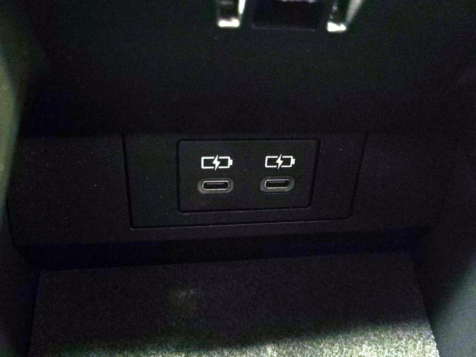 2025 Toyota Prius LE - Photo 19
