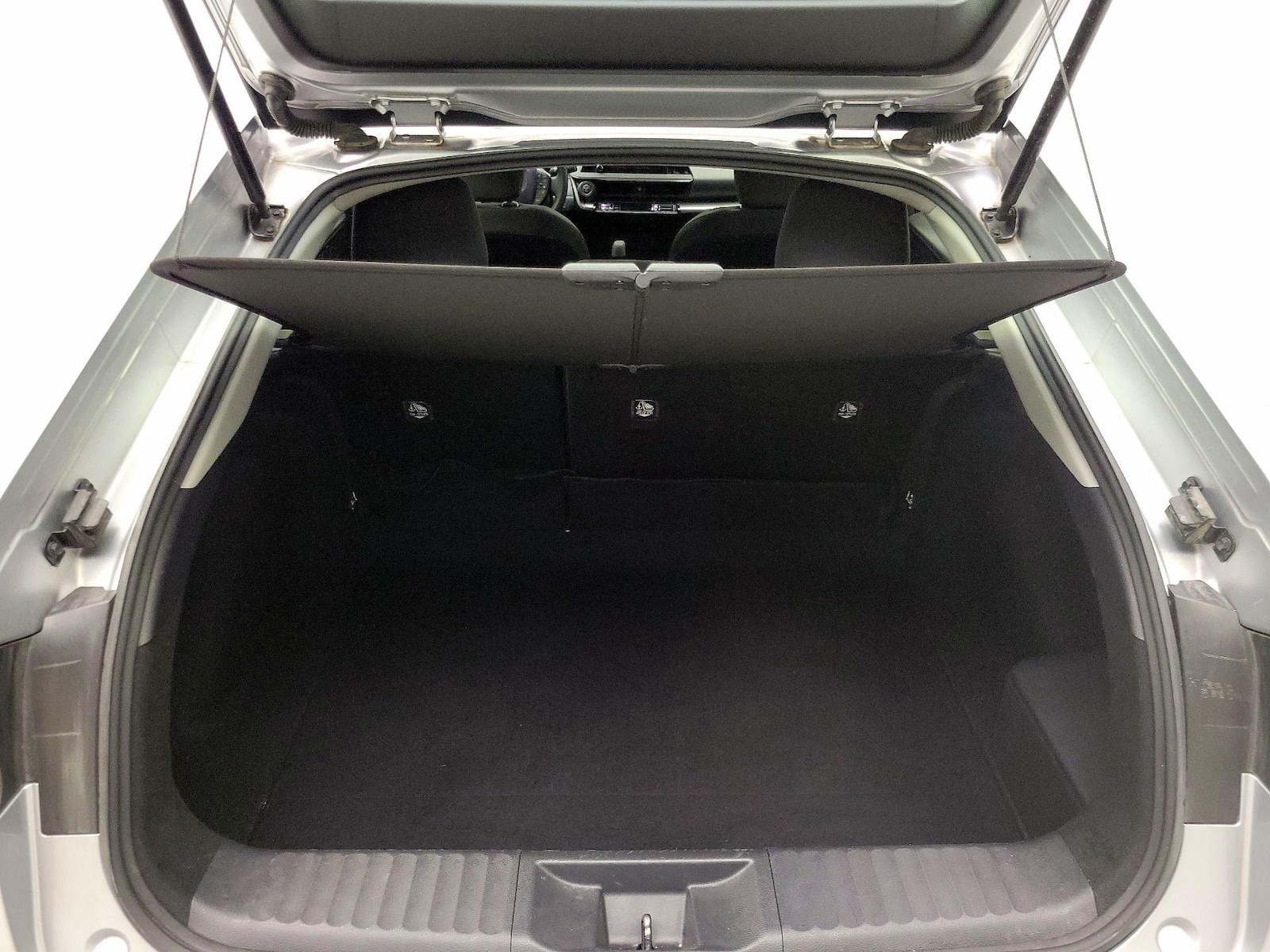 2025 Toyota Prius LE - Photo 21