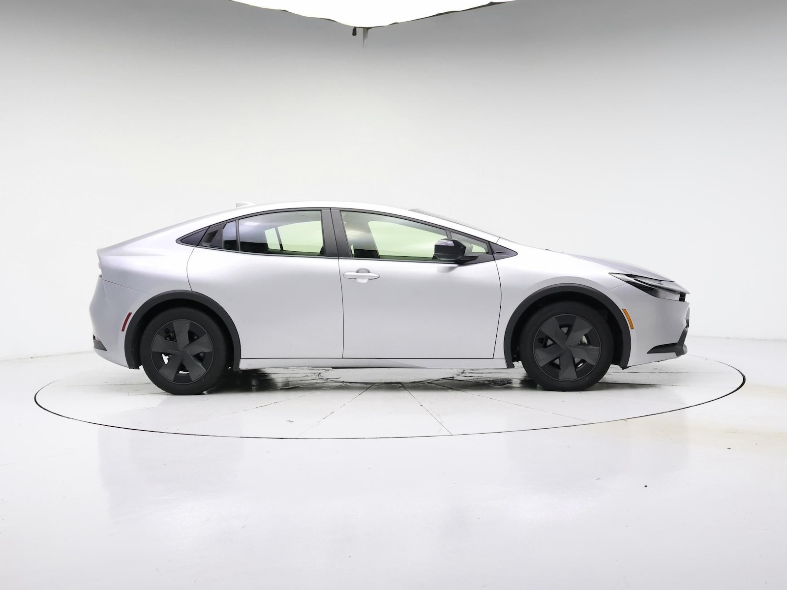 2025 Toyota Prius LE - Photo 8