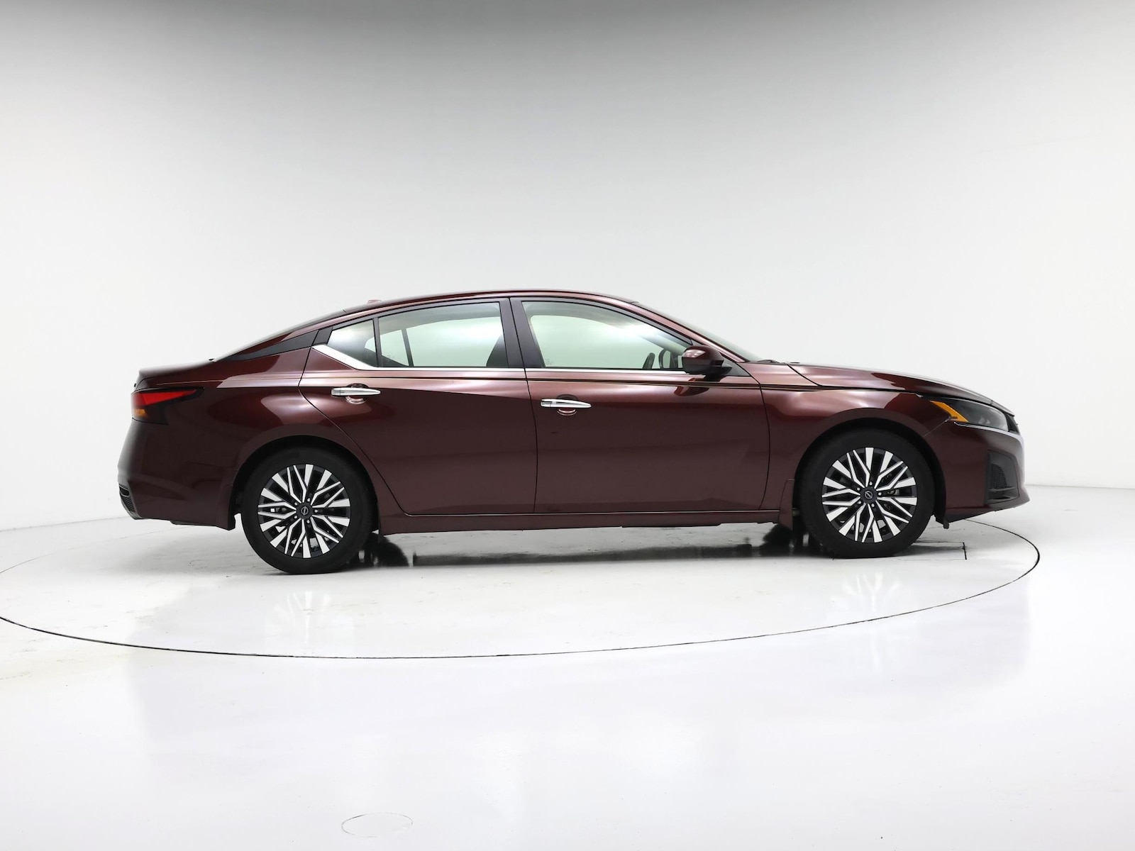 2024 Nissan Altima SV - Photo 8