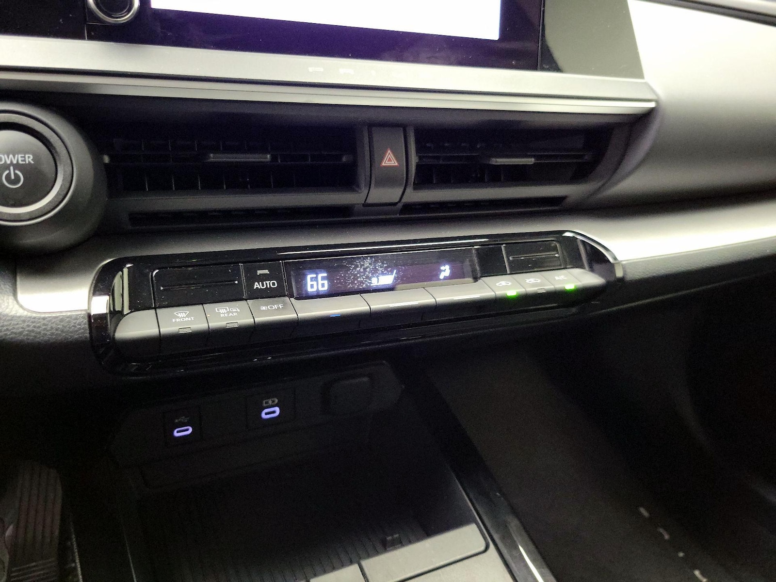 2026 Toyota Prius LE - Photo 17