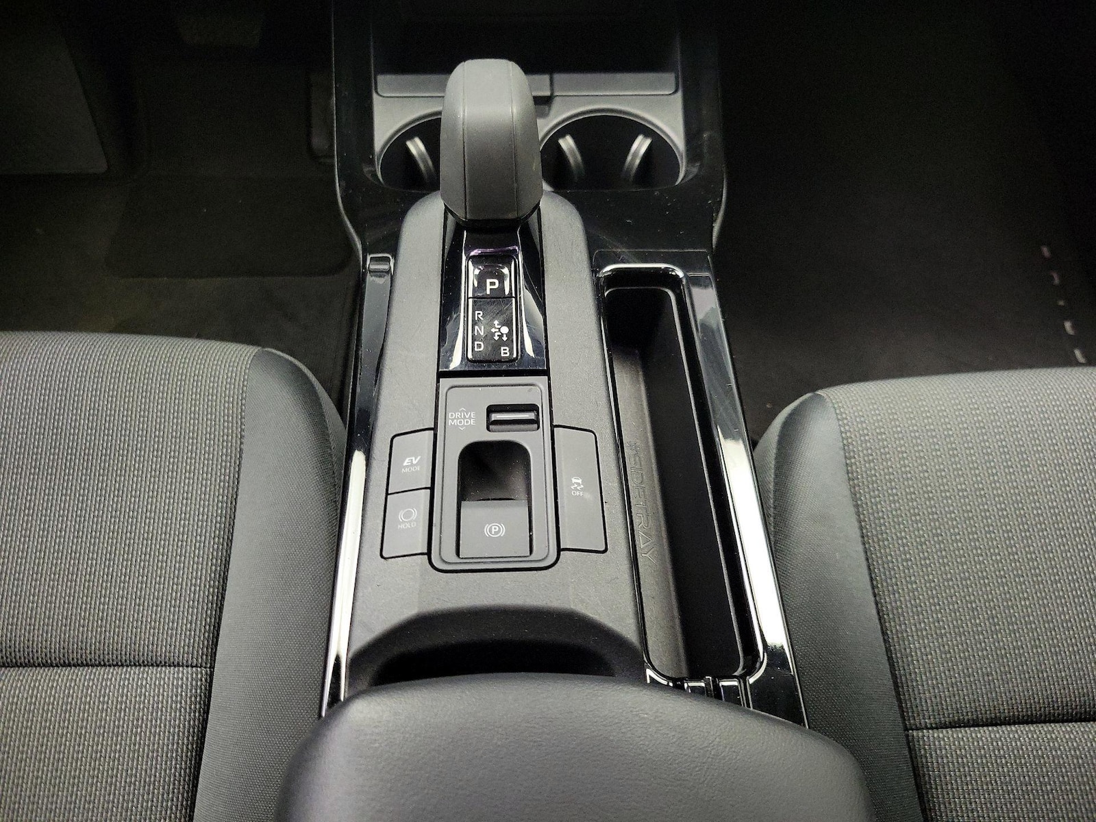 2026 Toyota Prius LE - Photo 18
