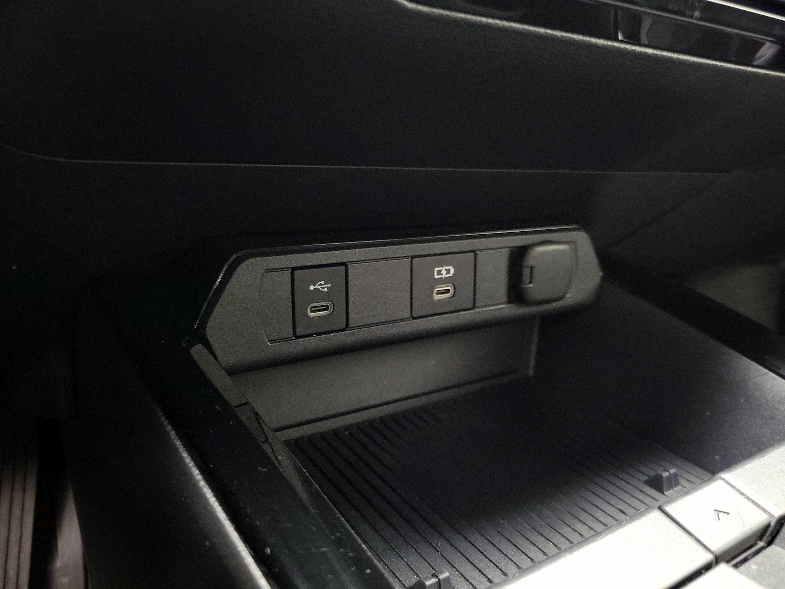 2026 Toyota Prius LE - Photo 19