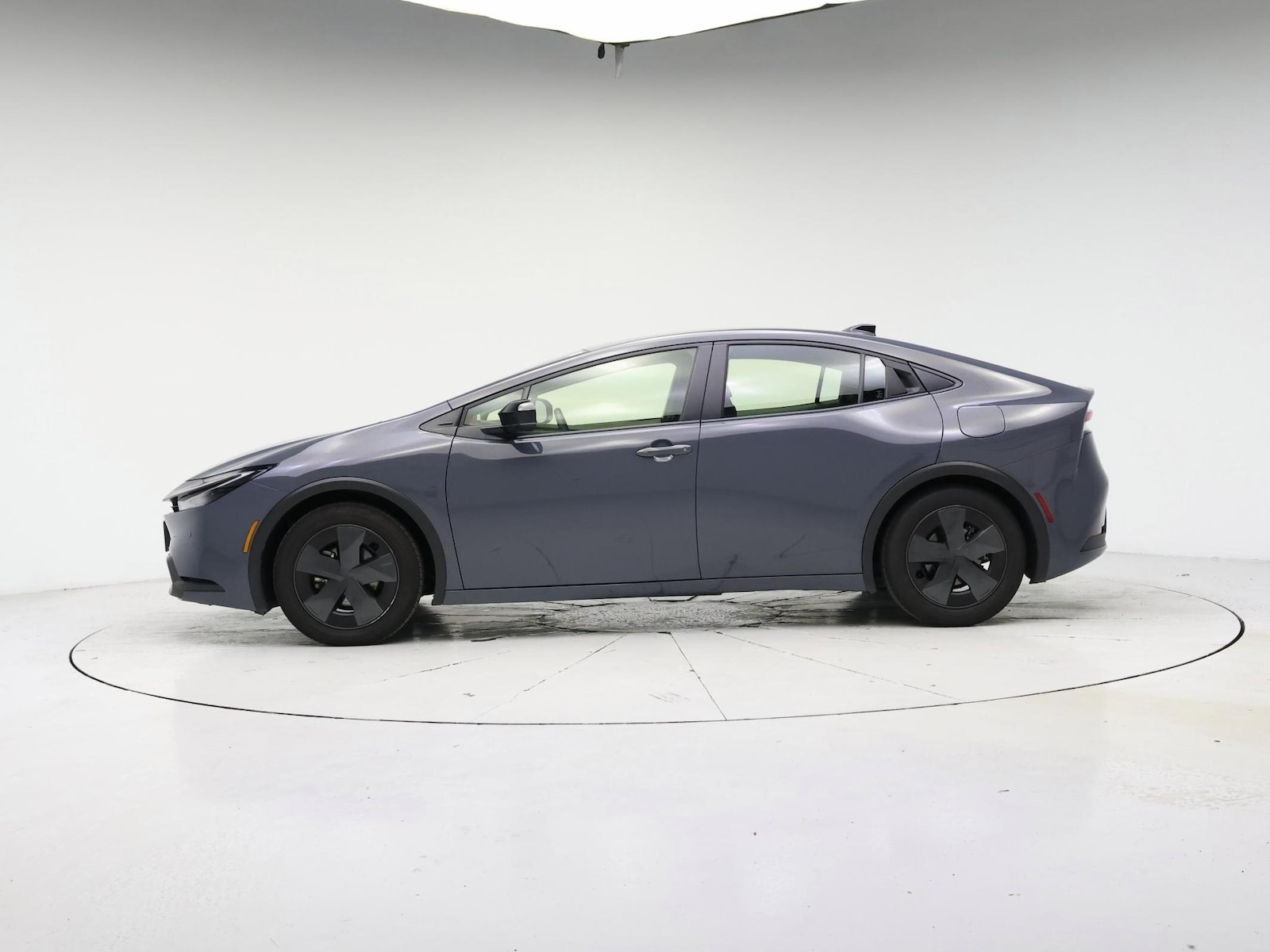 2026 Toyota Prius LE - Photo 8