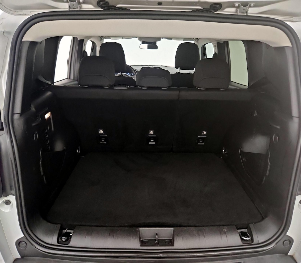Trunk/Cargo (Seats Up)