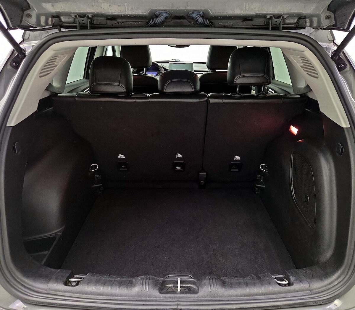Trunk/Cargo (Seats Up)