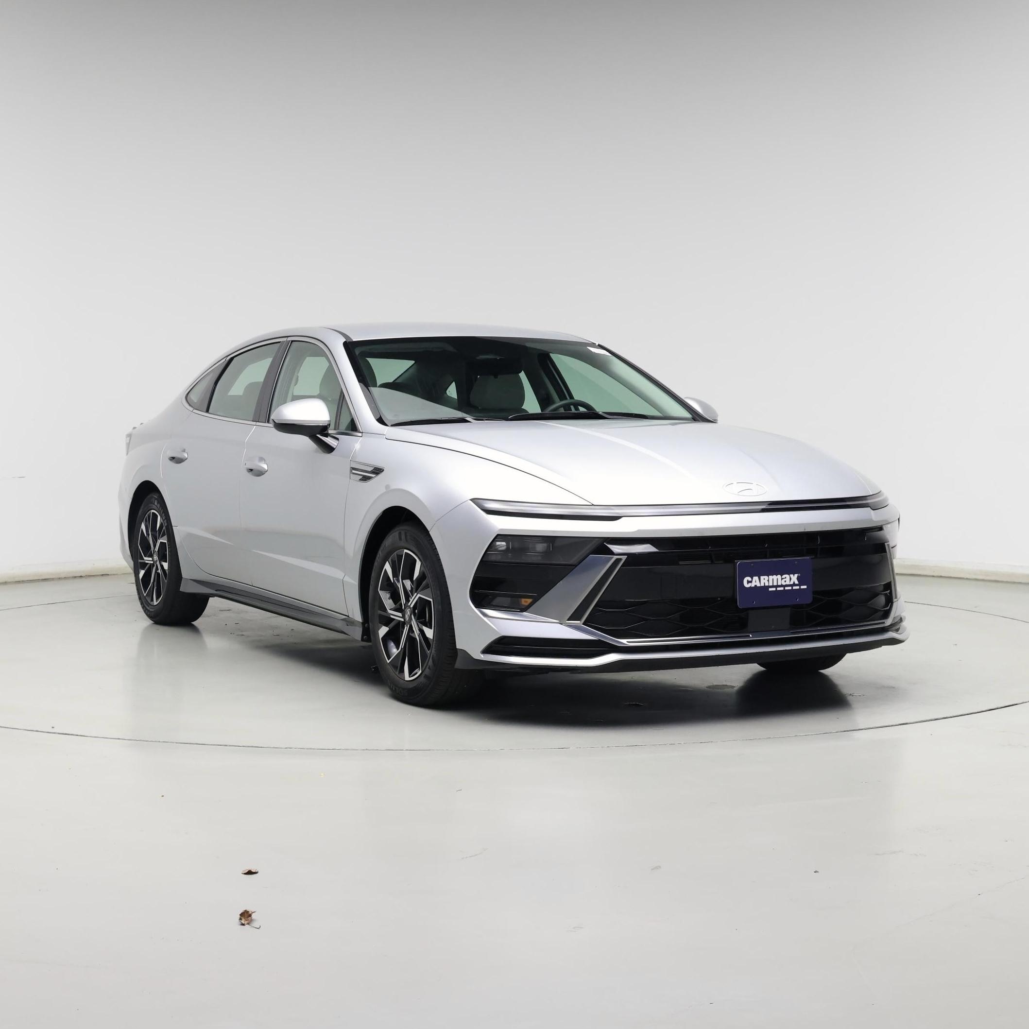 Silver 2025 Hyundai Sonata Sedan Front-Wheel Drive Automatic