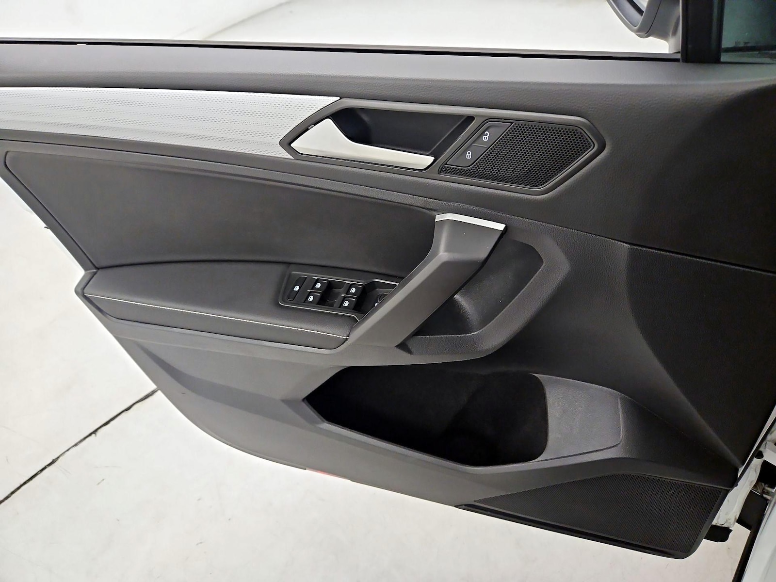 2023 Volkswagen Tiguan S - Photo 13