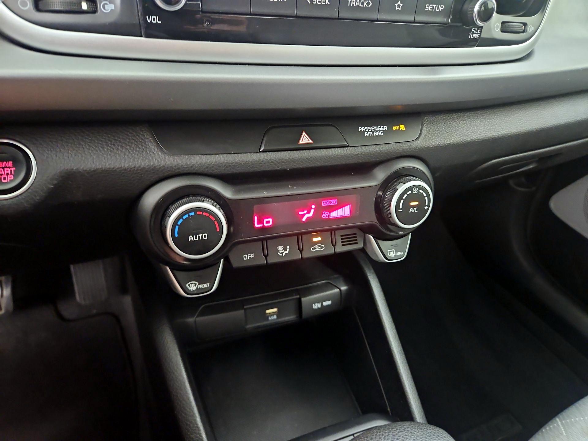 Thumbnail: 2022 Kia Rio - 16