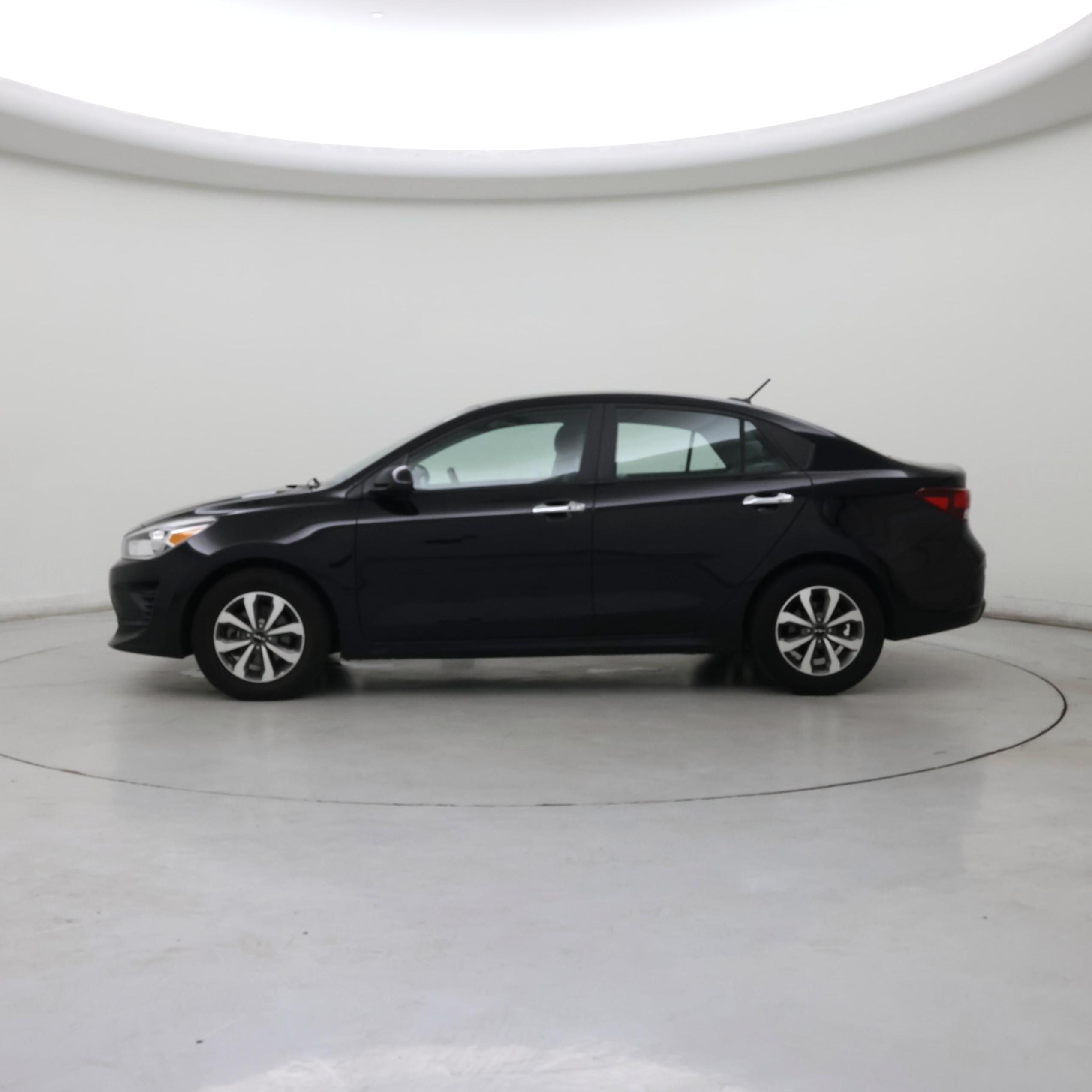 Thumbnail: 2022 Kia Rio - 3