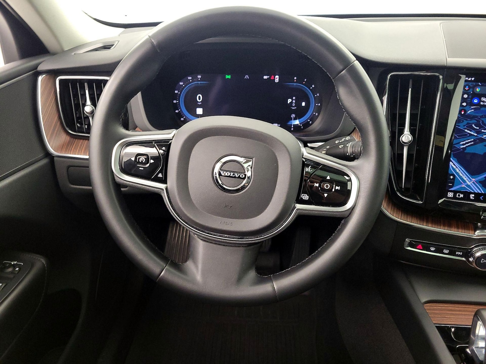 2023 Volvo XC60 Plus - Photo 11