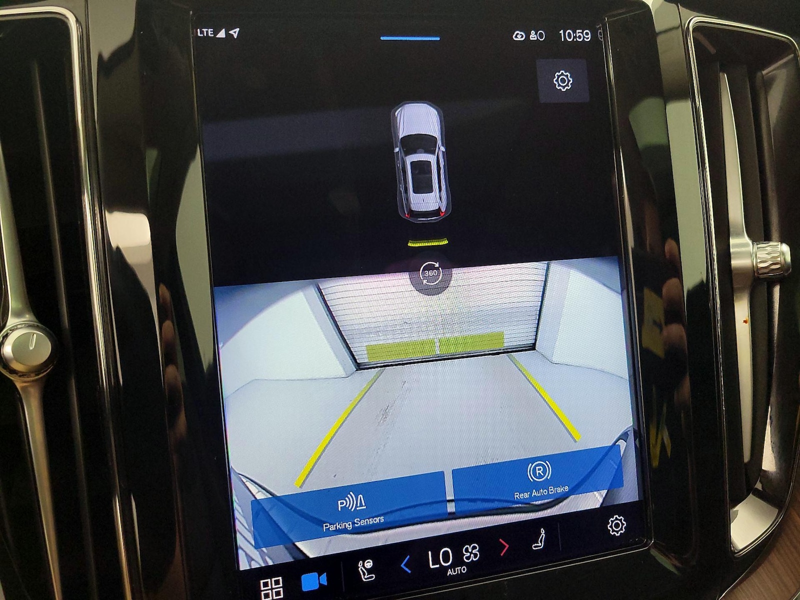2023 Volvo XC60 Plus - Photo 16