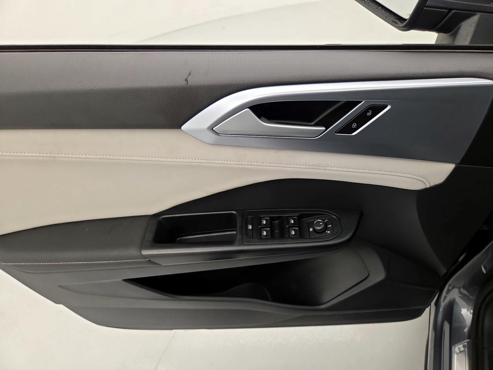Thumbnail: 2025 Volkswagen Taos - 12