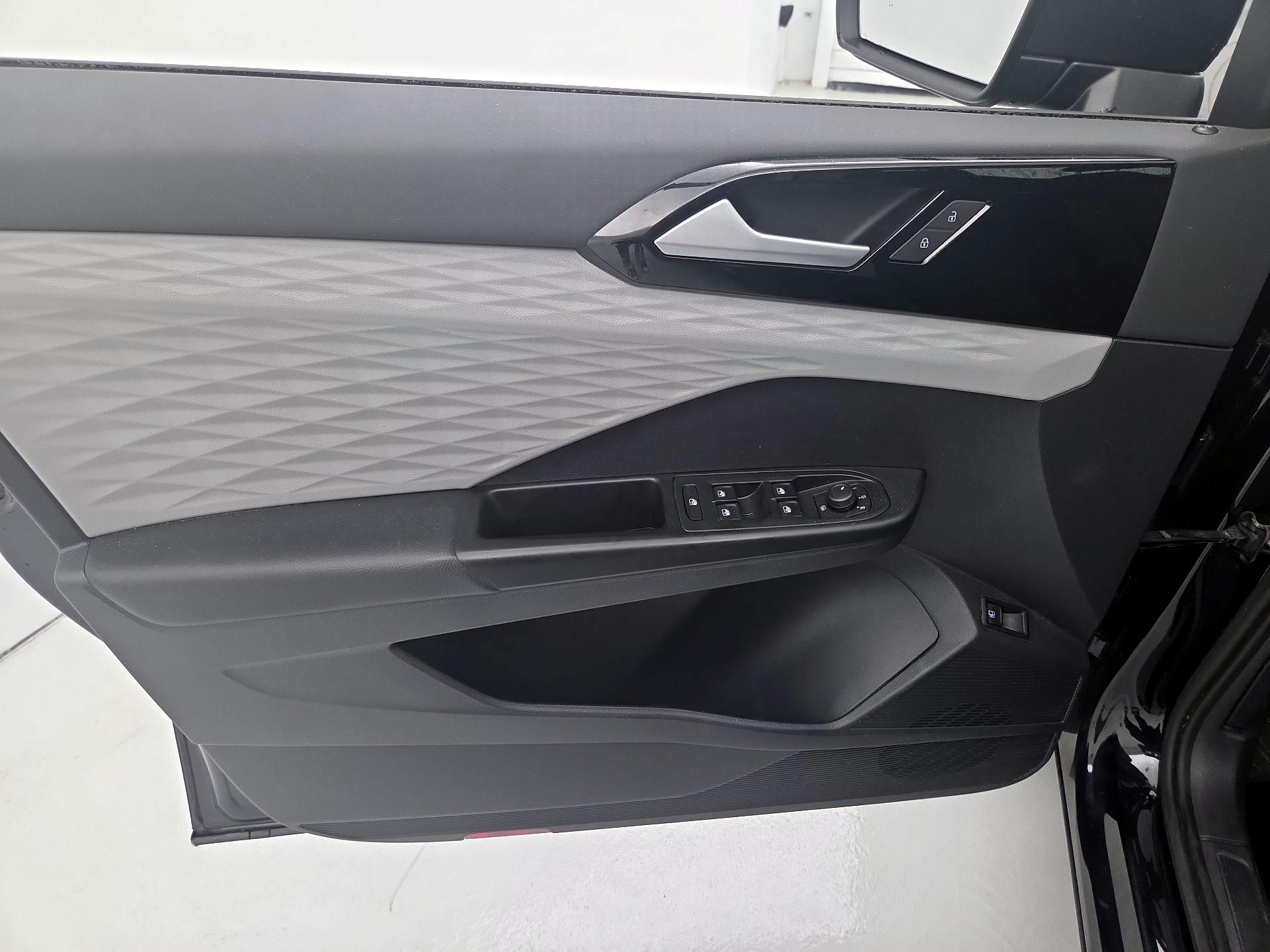 Thumbnail: 2022 Volkswagen Taos - 12