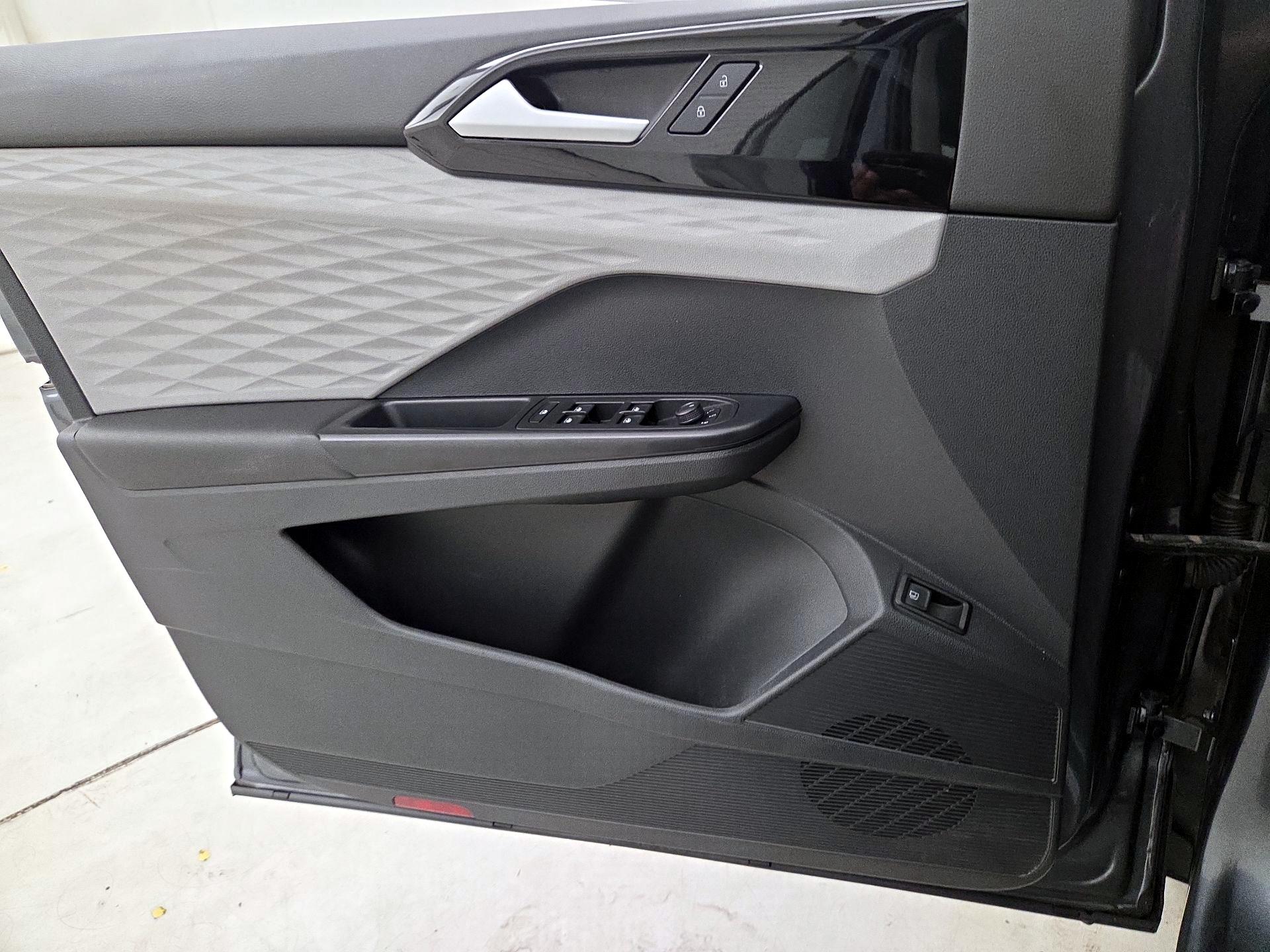 Thumbnail: 2023 Volkswagen Taos - 12