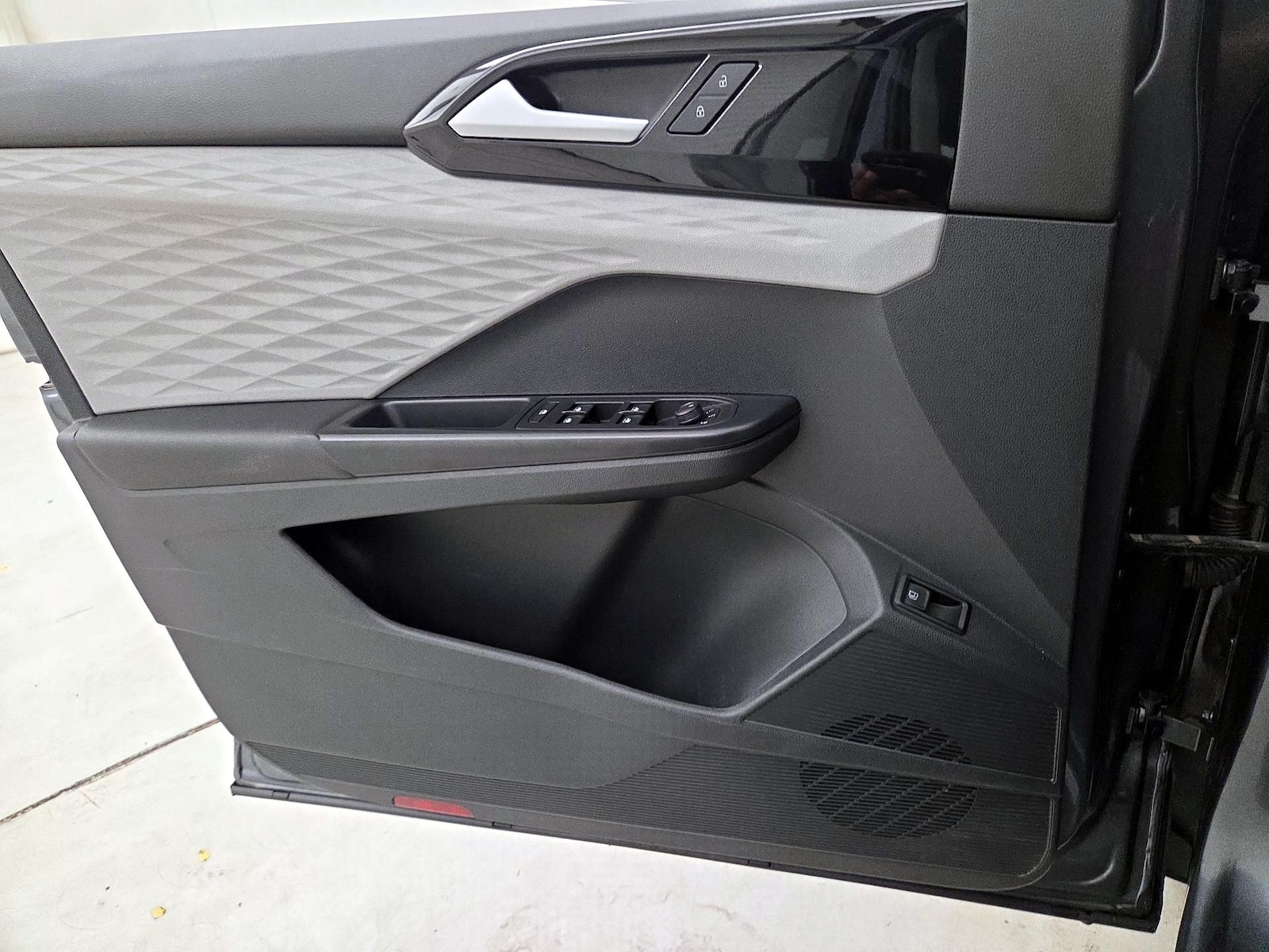 2023 Volkswagen Taos S - Photo 13