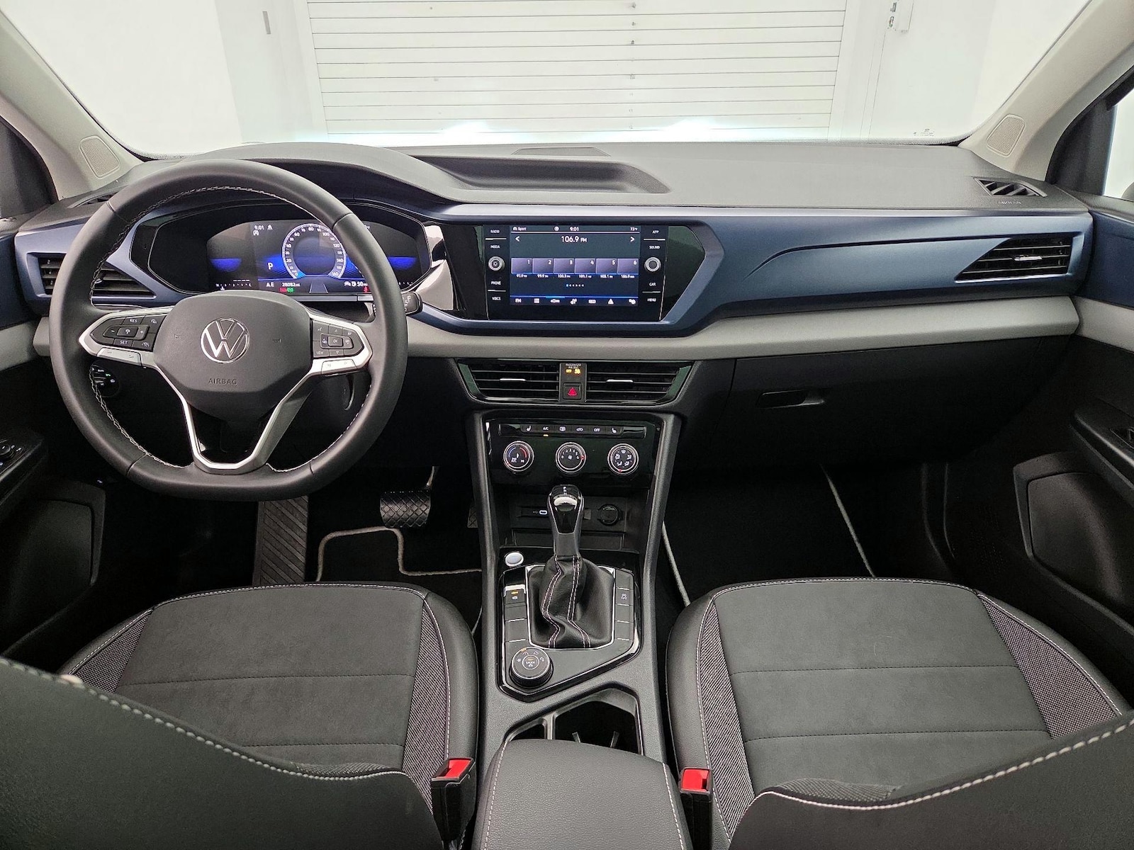 2023 Volkswagen Taos SE - Photo 10