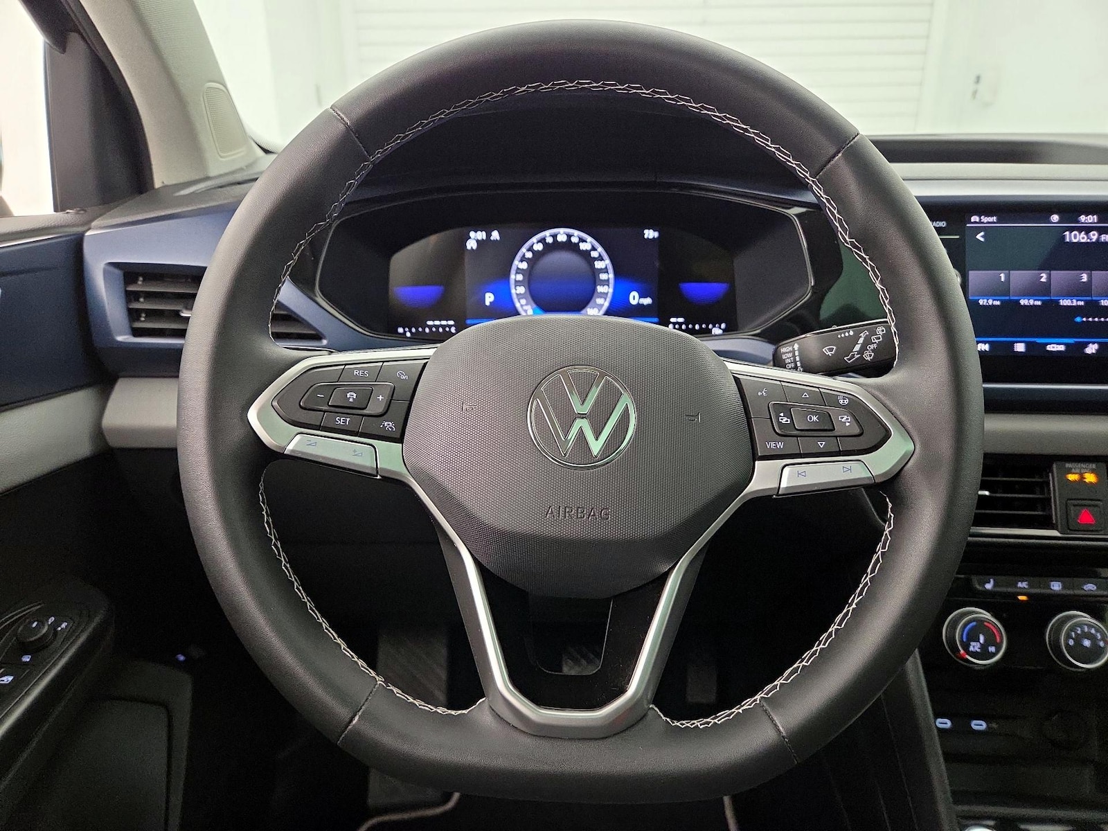 2023 Volkswagen Taos SE - Photo 11