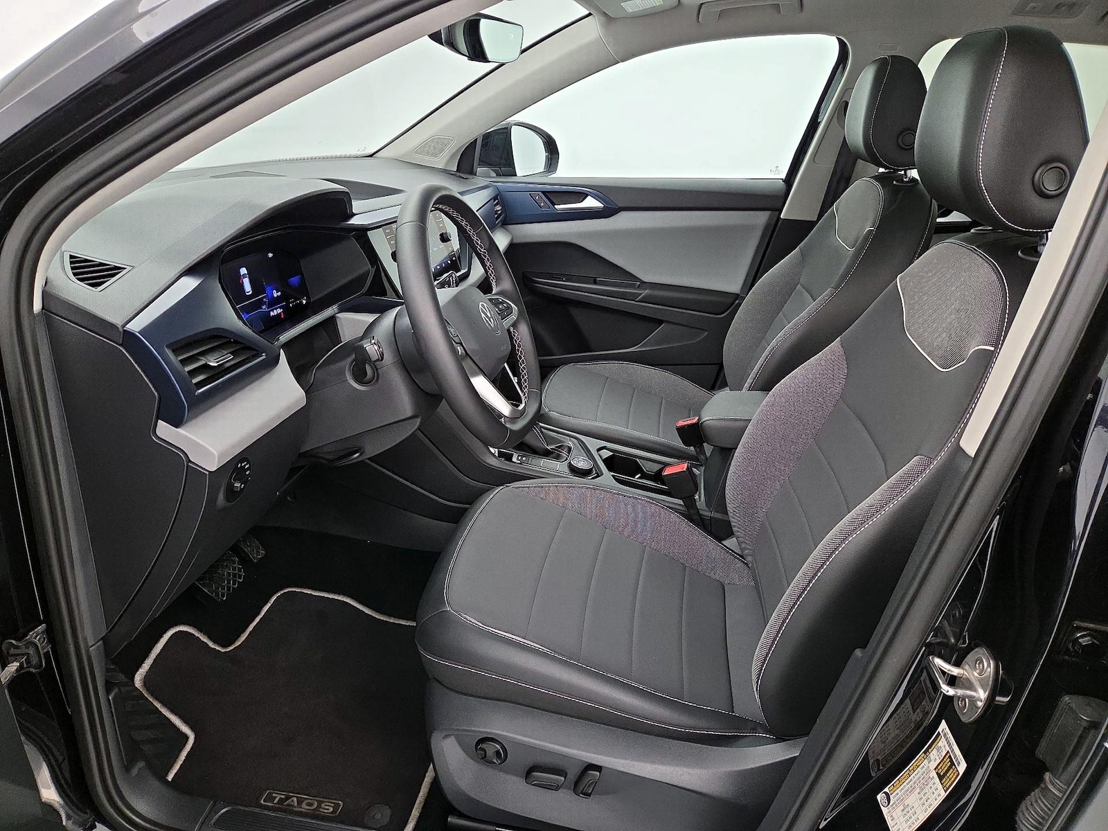 2023 Volkswagen Taos SE - Photo 12