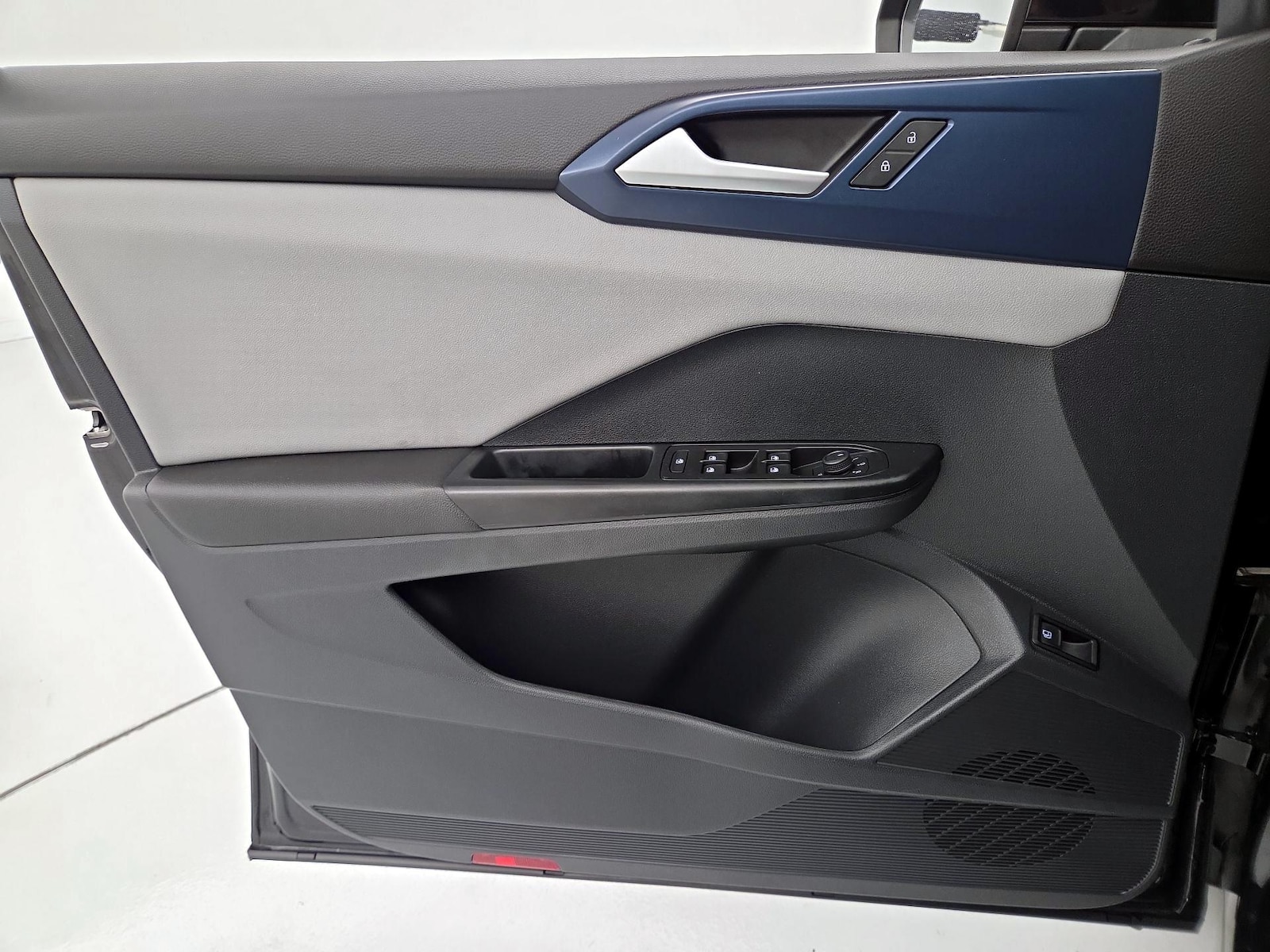 2023 Volkswagen Taos SE - Photo 13