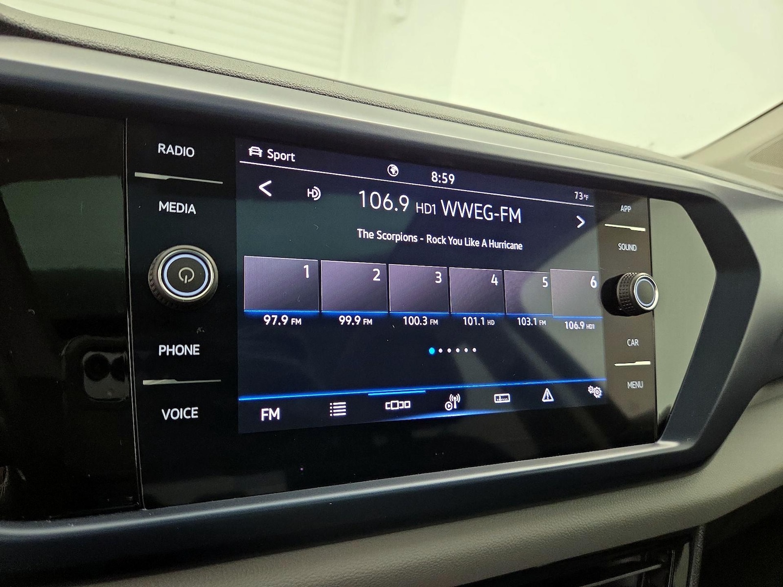 2023 Volkswagen Taos SE - Photo 16
