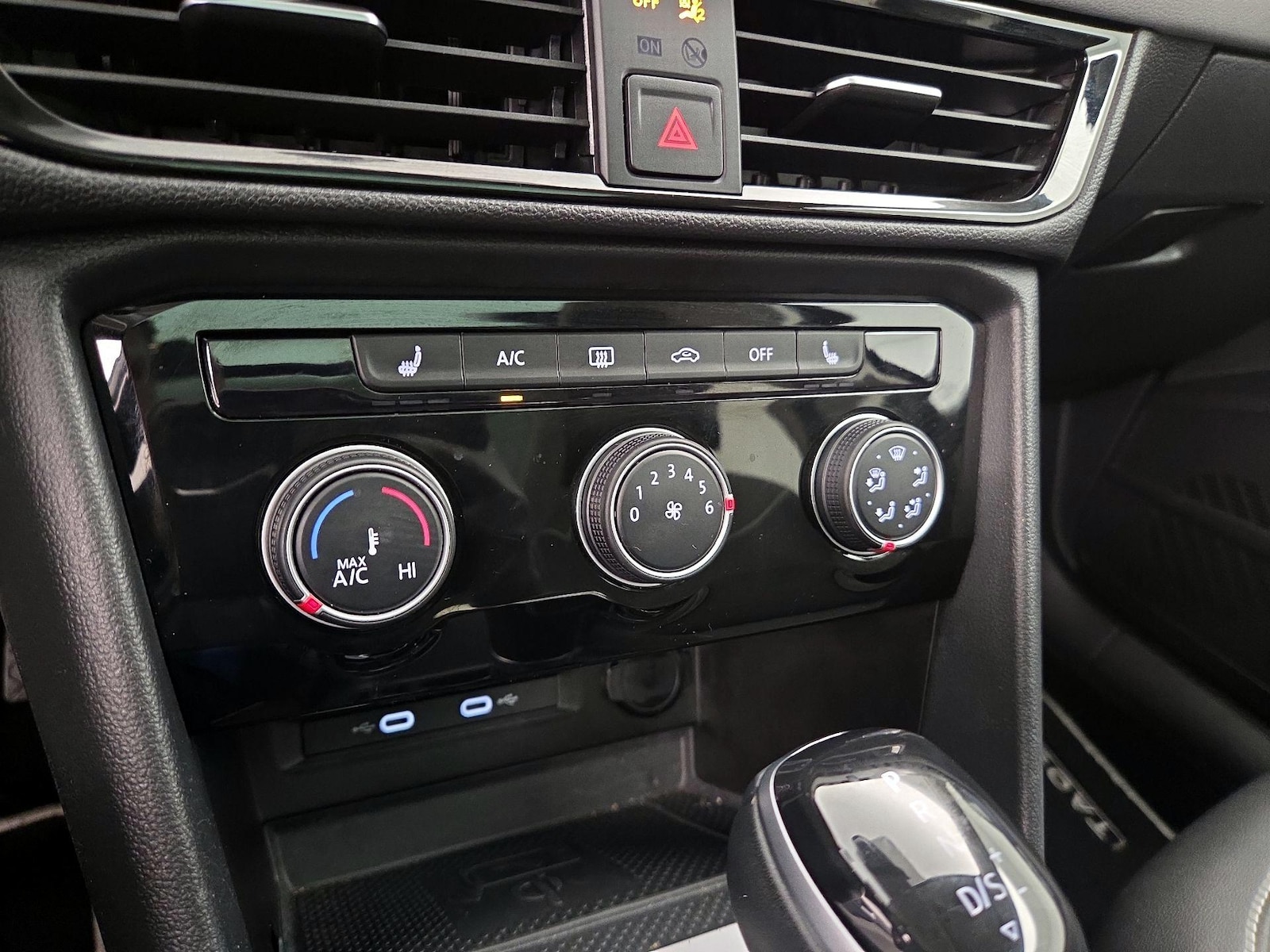 2023 Volkswagen Taos SE - Photo 17
