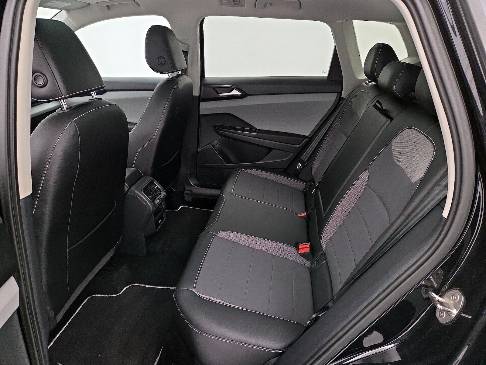 2023 Volkswagen Taos SE - Photo 21