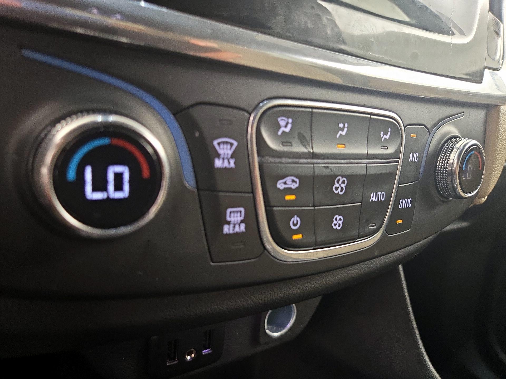 Thumbnail: 2023 Chevrolet Traverse - 16