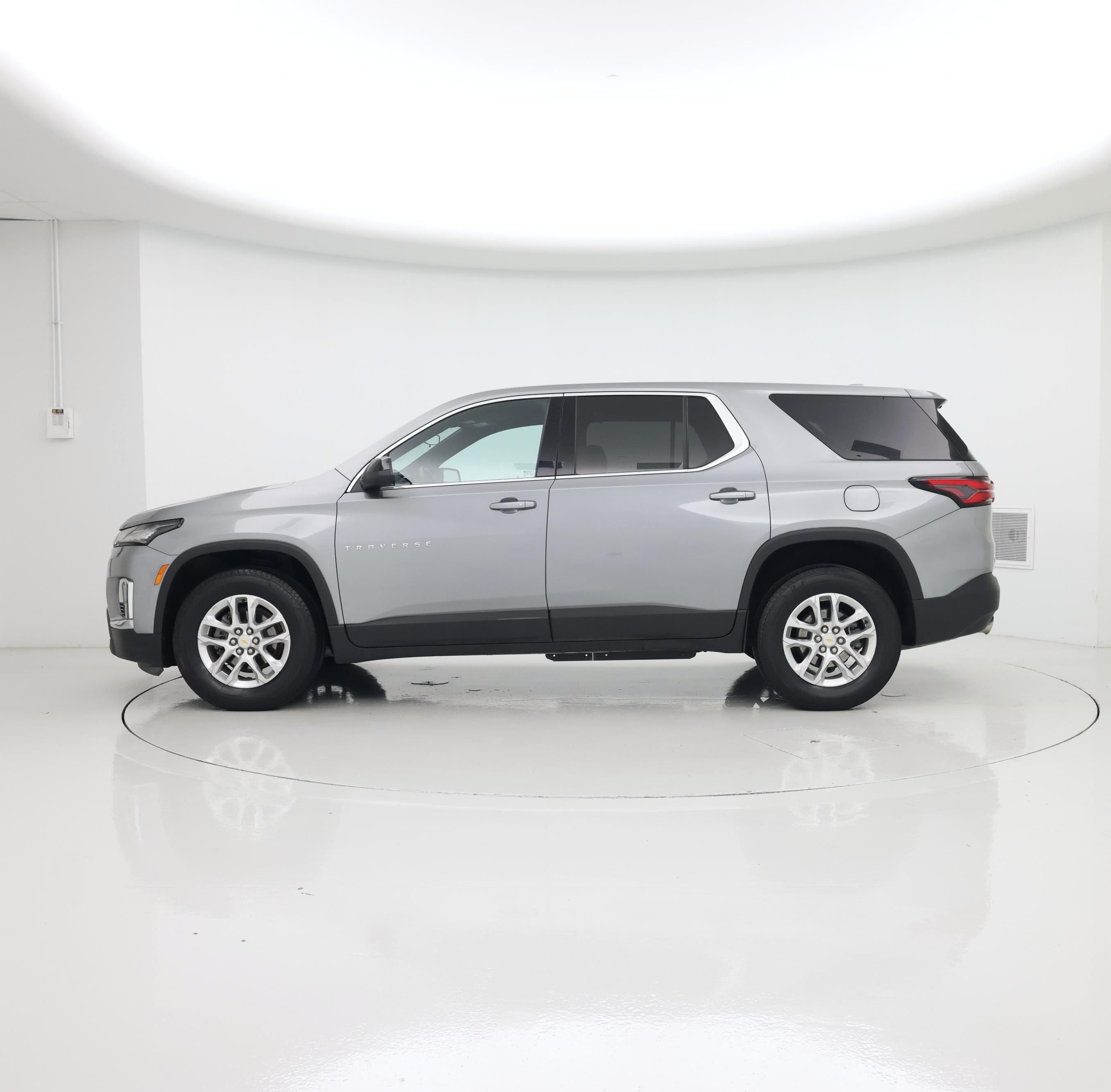 Thumbnail: 2023 Chevrolet Traverse - 3