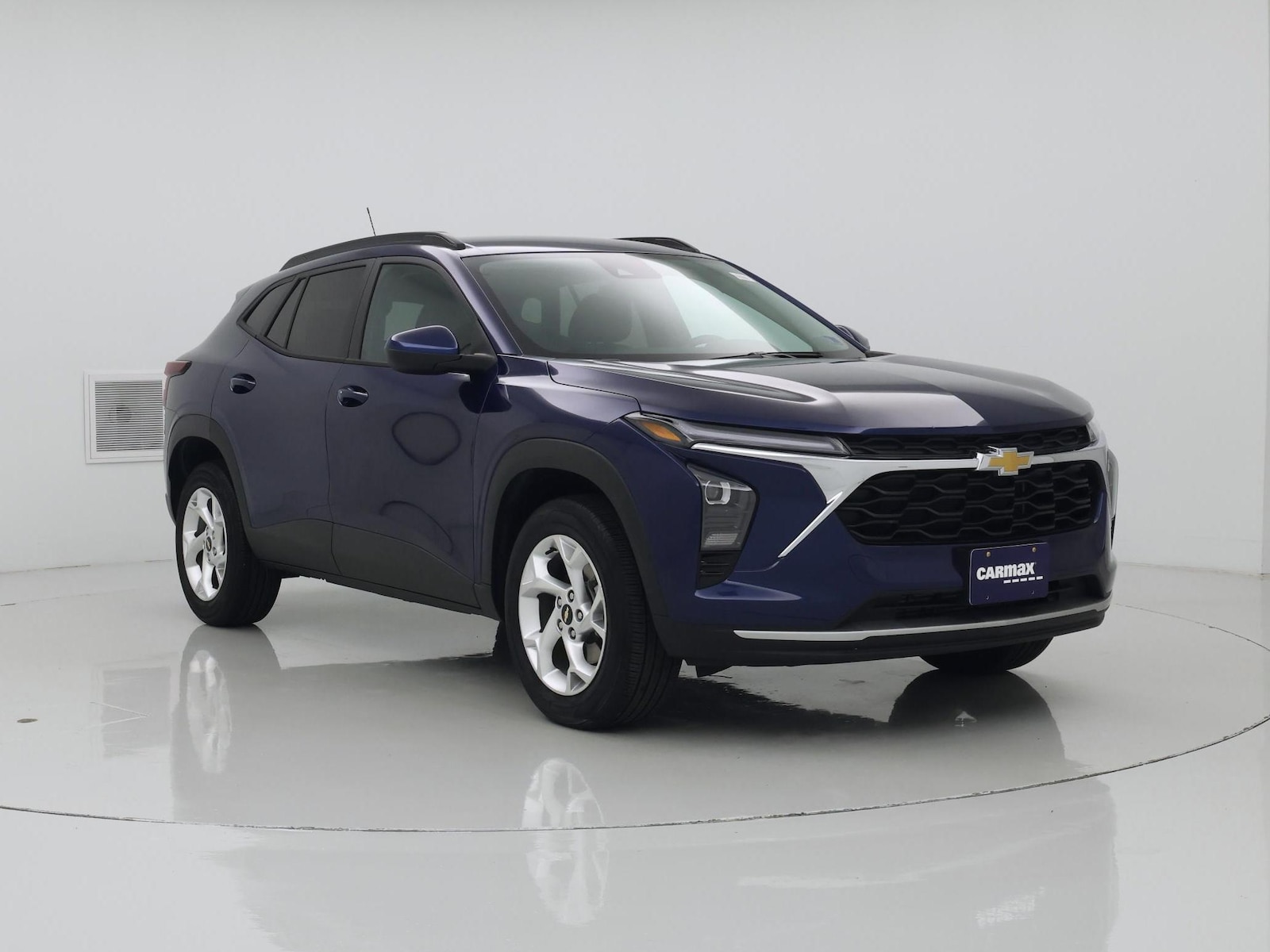 2024 Chevrolet Trax LT - Photo 2
