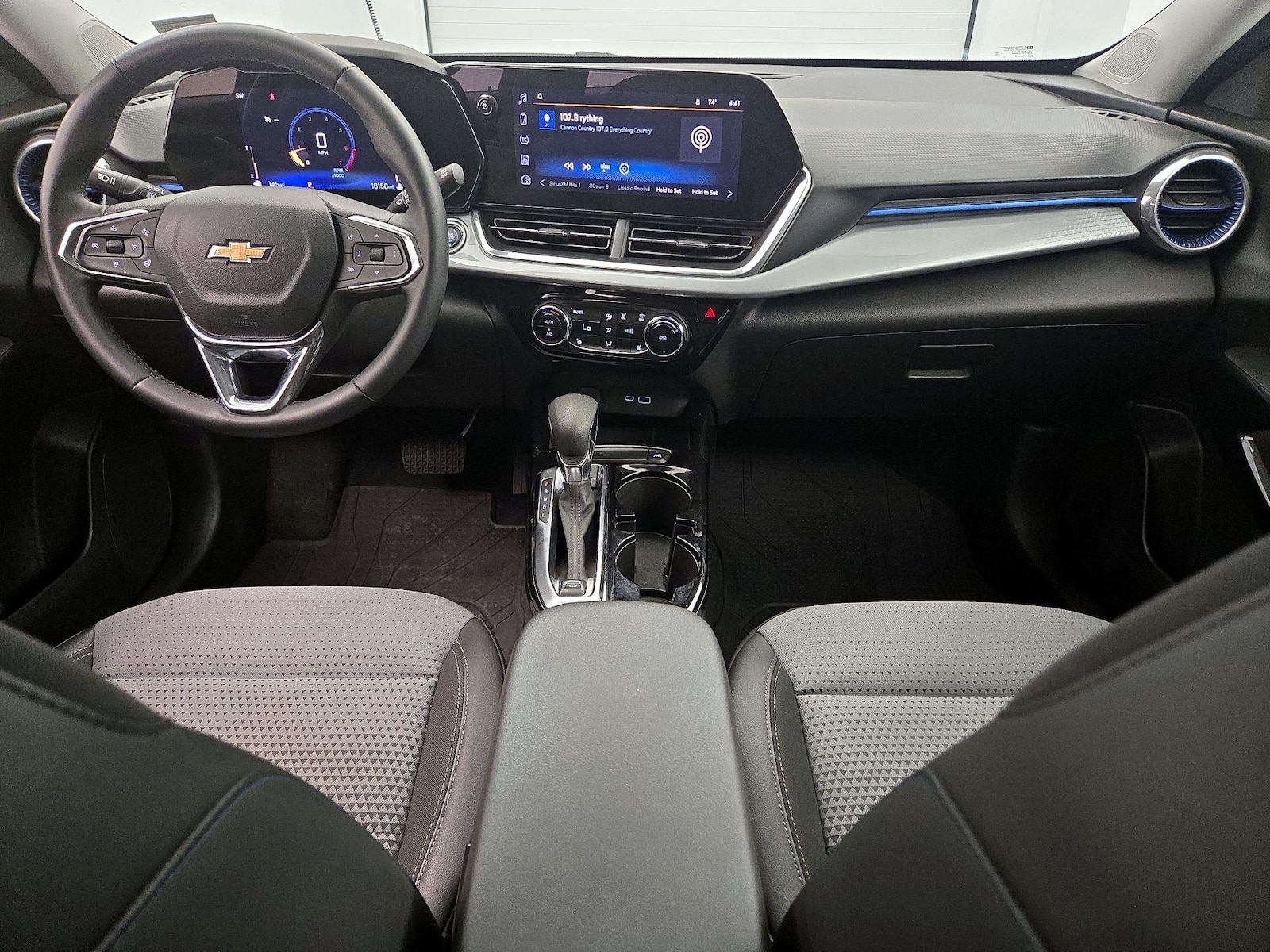 2024 Chevrolet Trax LT - Photo 10
