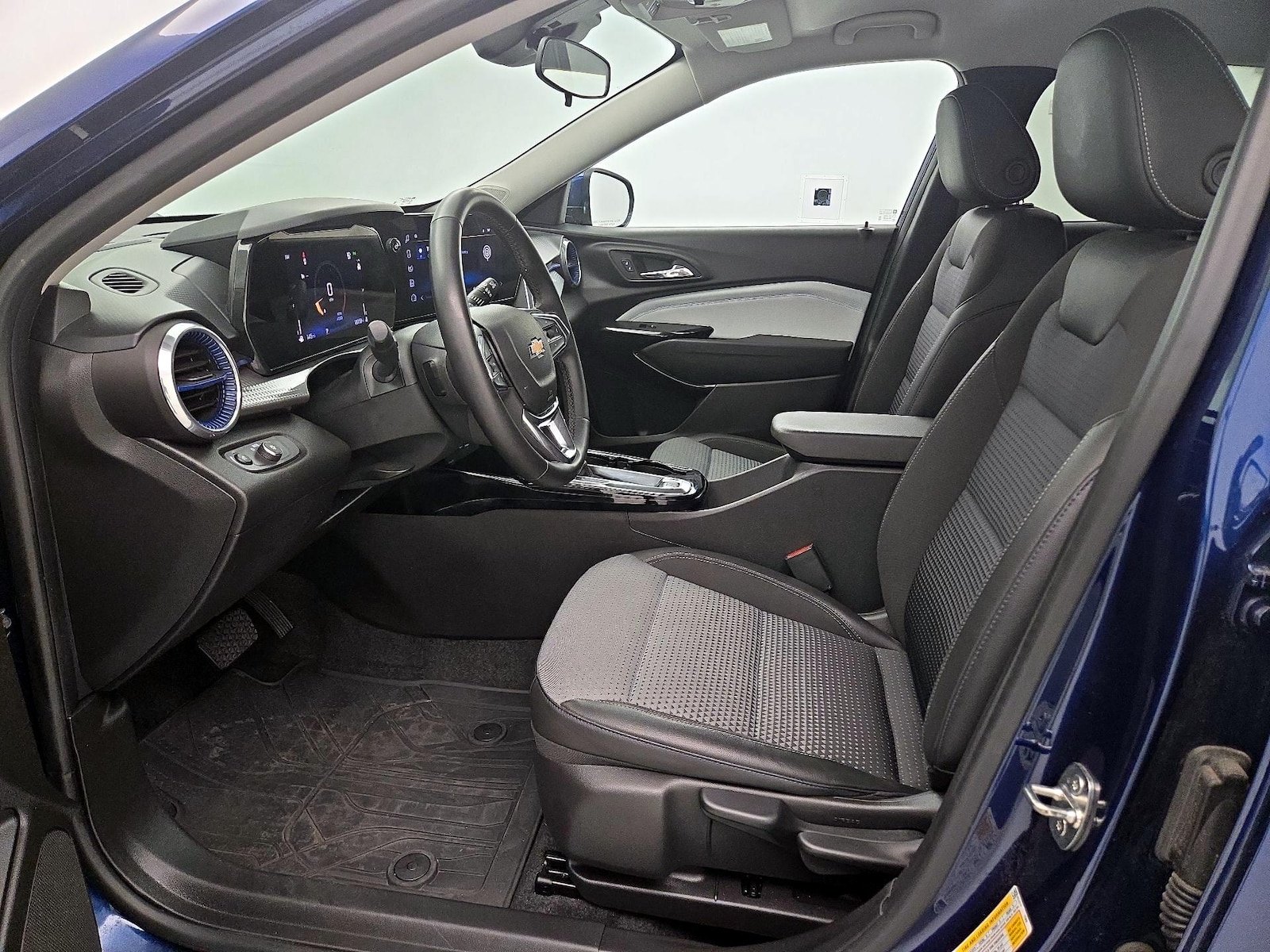 2024 Chevrolet Trax LT - Photo 12