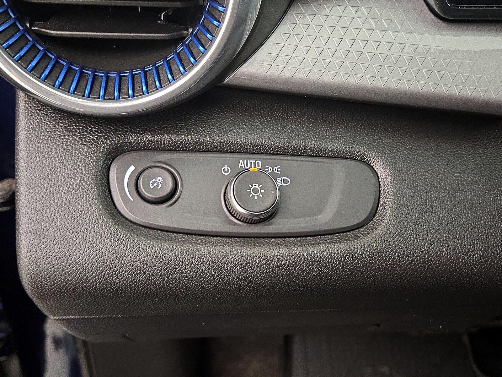 2024 Chevrolet Trax LT - Photo 14